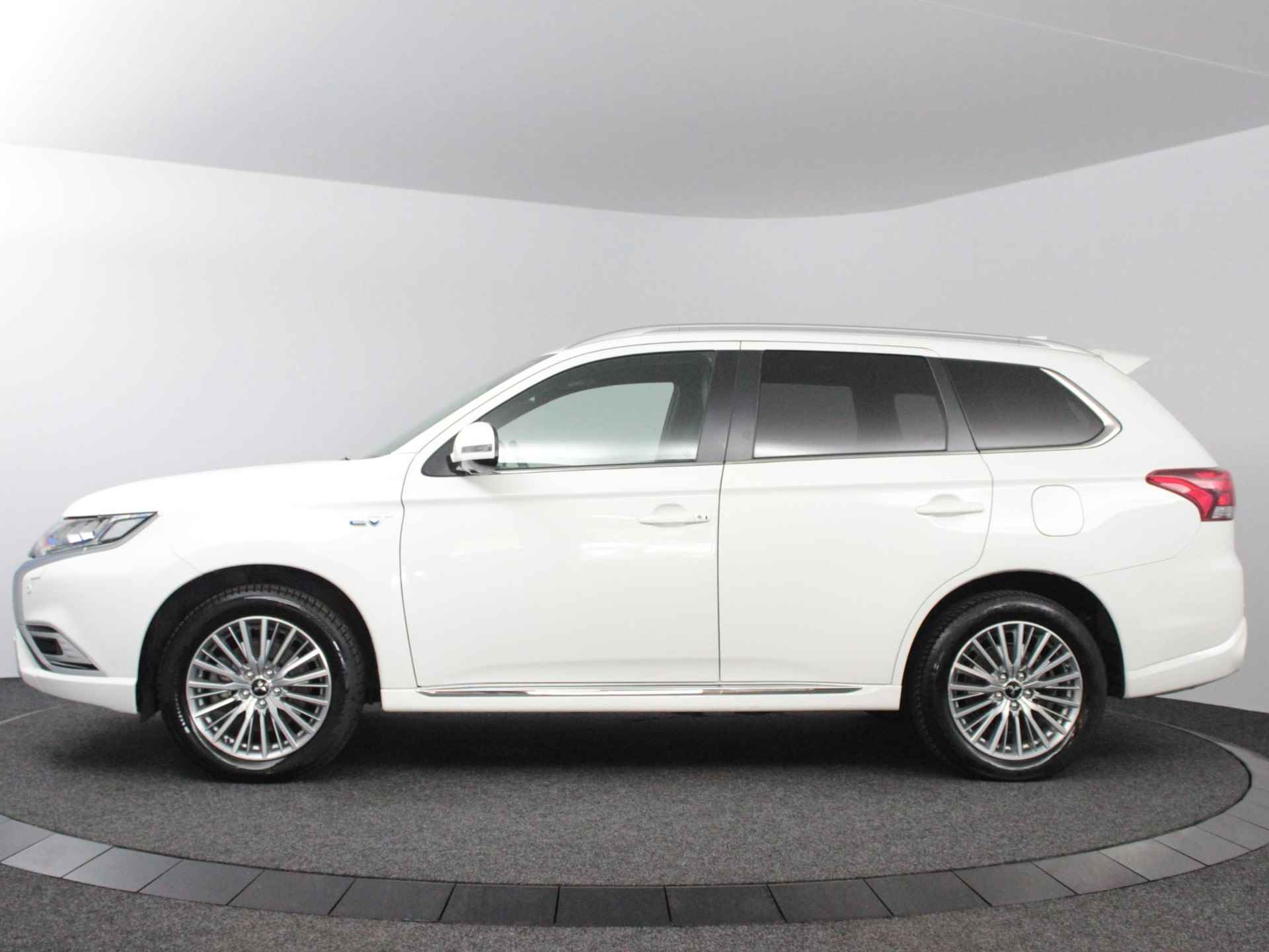 Mitsubishi Outlander 2.4 PHEV Instyle + | Leder | Schuifdak | Trekhaak - 16/52