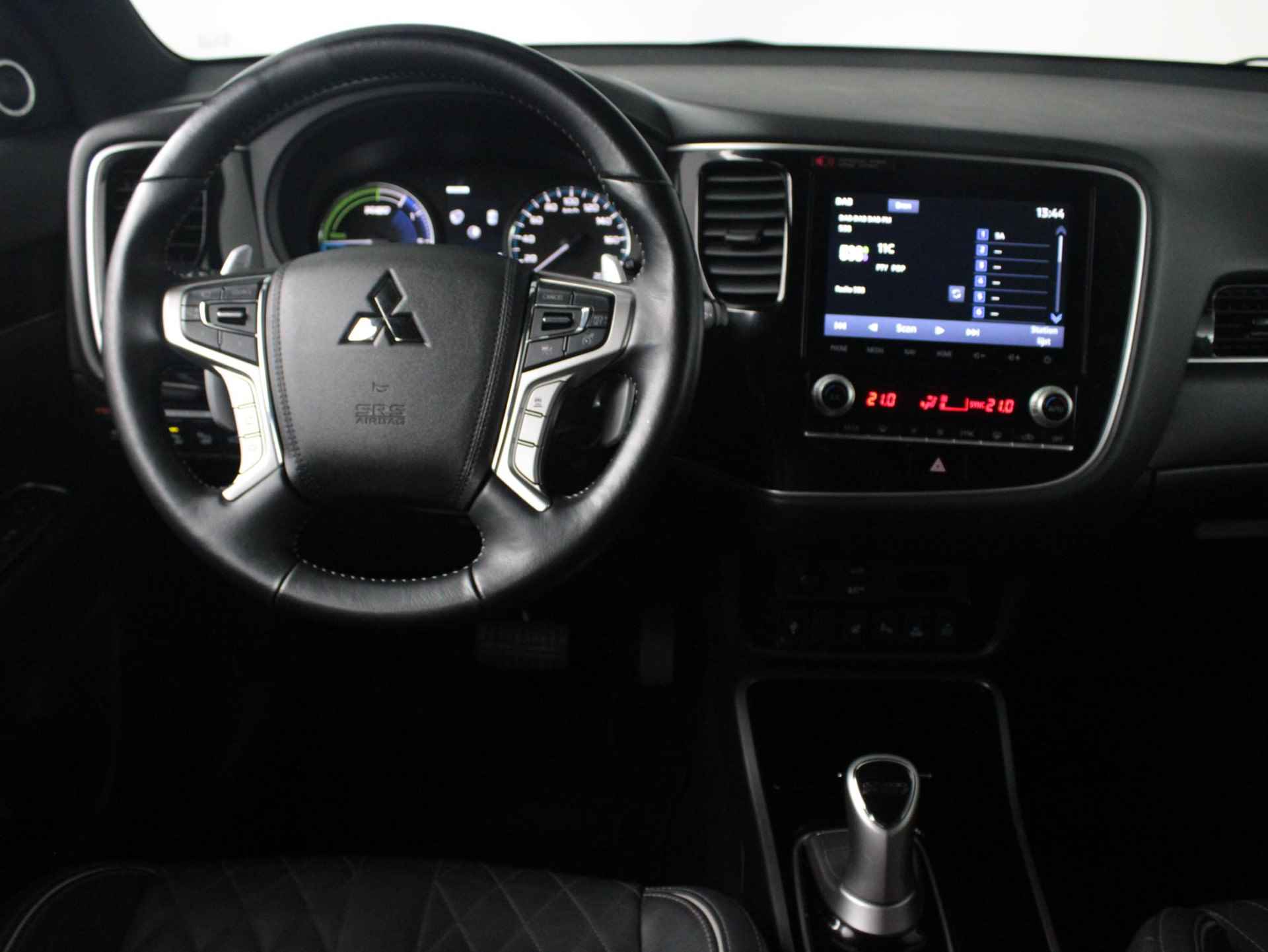 Mitsubishi Outlander 2.4 PHEV Instyle + | Leder | Schuifdak | Trekhaak - 49/52