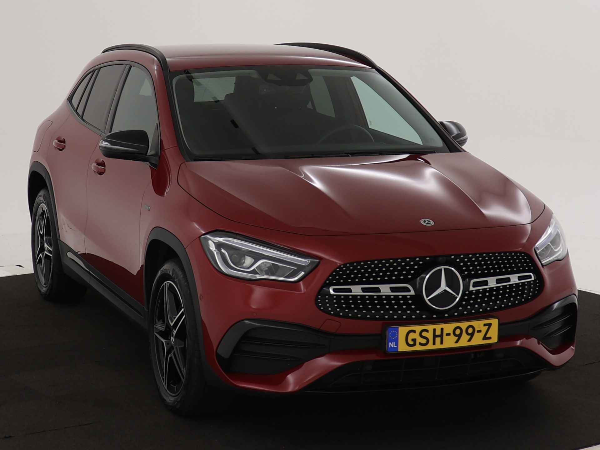 Mercedes-Benz GLA 250 e AMG Plug-In Hybride | AMG Styling | Night Pakket | Sfeerverlichting | Achteruitrijcamera | LED koplampen | Inclusief 24 maanden MB Certified garantie voor Europa. - 28/45