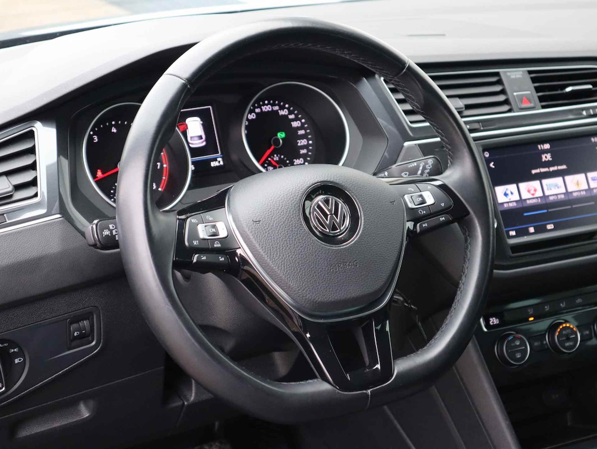 Volkswagen Tiguan 1.4 TSI ACT Con. Ser / Trekhaak / Cruise control / Navigatie - 19/37