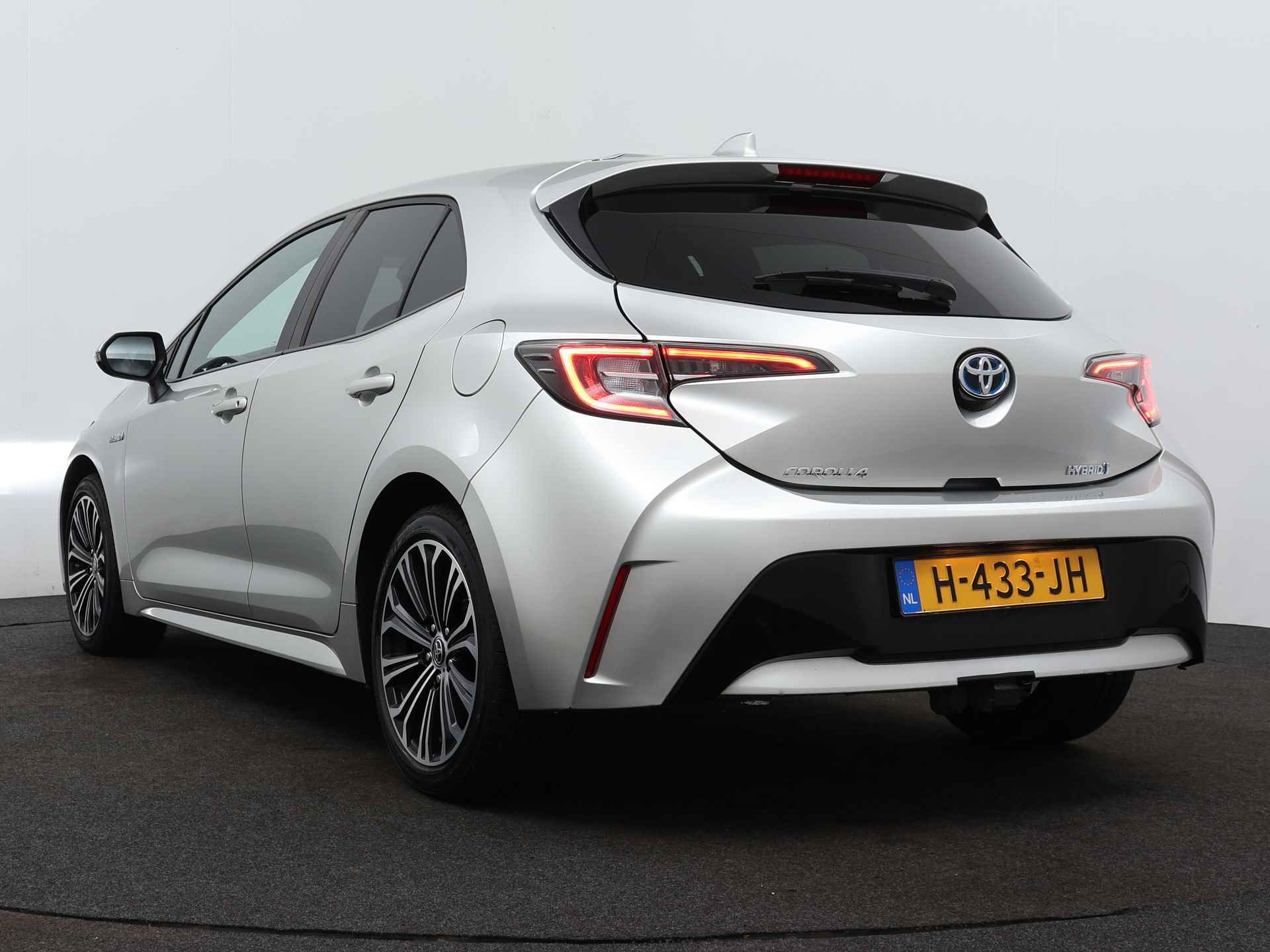 Toyota Corolla 1.8 Hybrid Dynamic | Trekhaak | LM velgen | Stoelverwarming | Climate Control | - 15/38