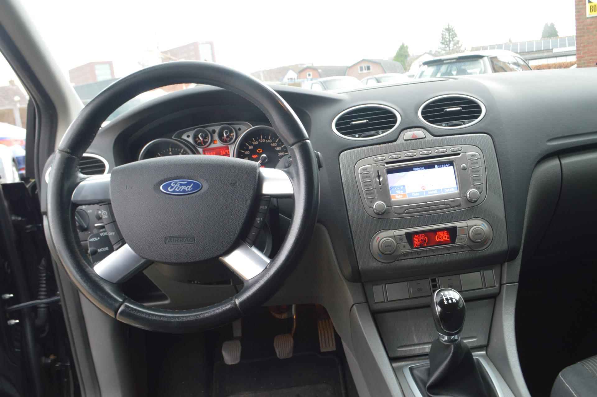 Ford Focus Wagon 1.8 Limited | Airco | Cruise | Navigatie | Trekhaak - 30/32