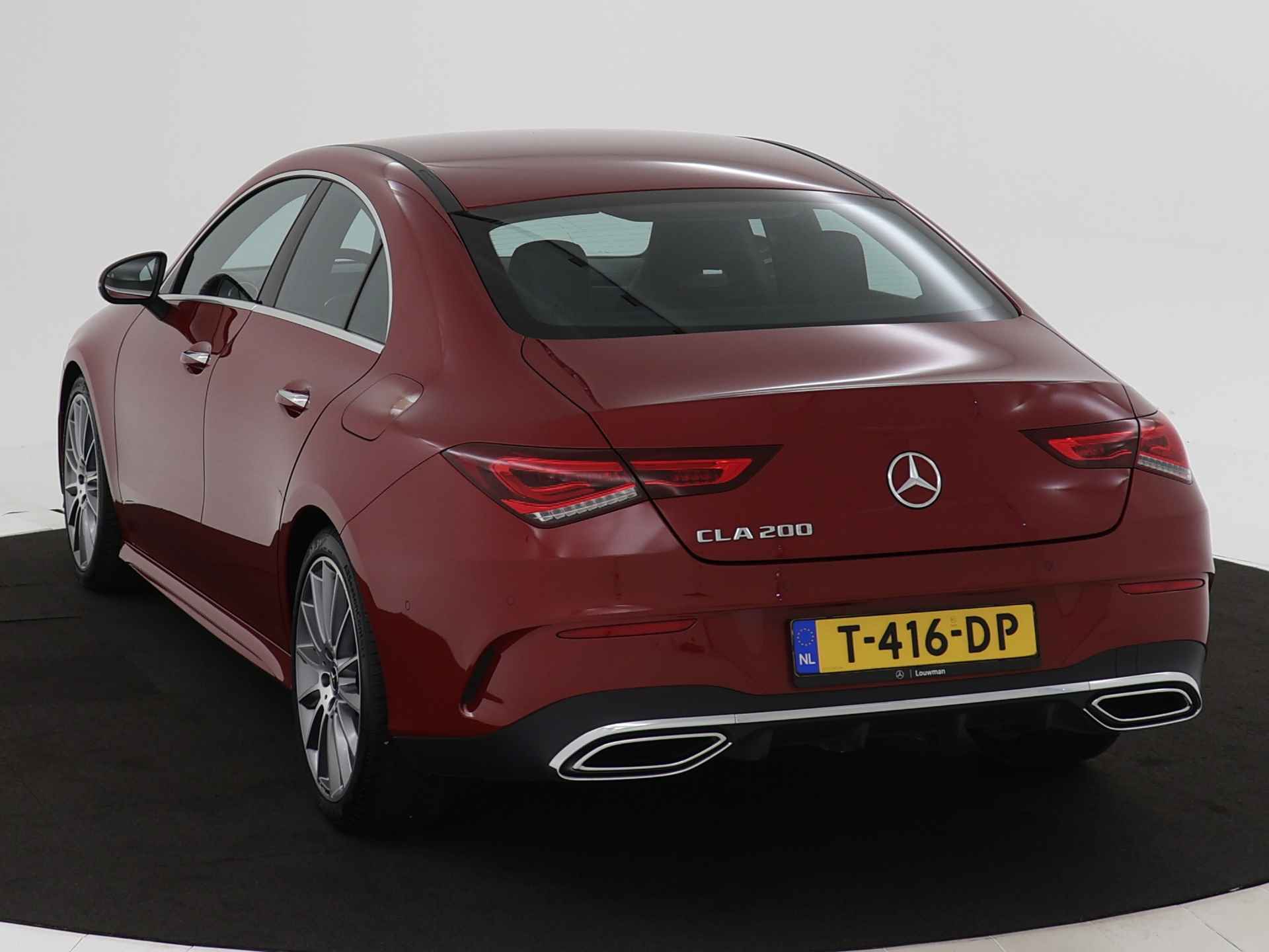 Mercedes-Benz CLA-Klasse 200 AMG Sportpakket | Keyless Go | Sfeerverlichting | Stoelverwarming | Parkeerpakket met Camera | LED | DAB | Inclusief 24 maanden MB Certified garantie voor Europa. - 17/43