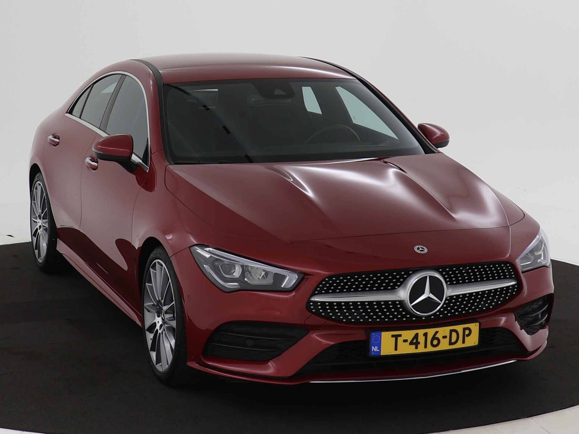 Mercedes-Benz CLA-Klasse 200 AMG Sportpakket | Keyless Go | Sfeerverlichting | Stoelverwarming | Parkeerpakket met Camera | LED | DAB | Inclusief 24 maanden MB Certified garantie voor Europa. - 28/43