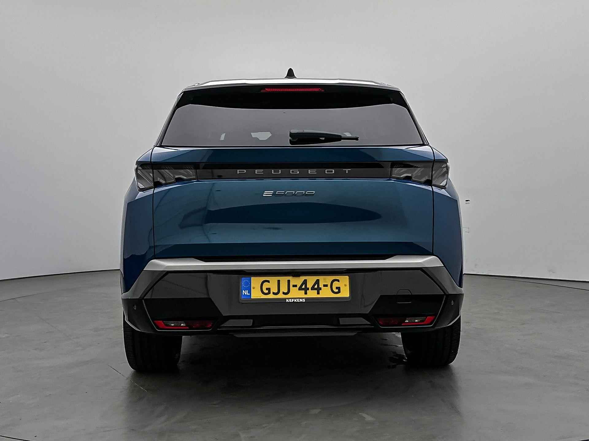 Peugeot e-5008 EV GT 73 kWh 210 pk | Navigatie | Achteruitrijcamera | Voorstoelen Verwarmd | Elektrische Achterklep met Sensor | Full-LED Koplampen | Keyless Entry/Start | Dodehoek Detectie | Adaptieve Cruise Control | 19" Lichtmetalen Velgen | Apple Carplay/Android Auto | - 8/37