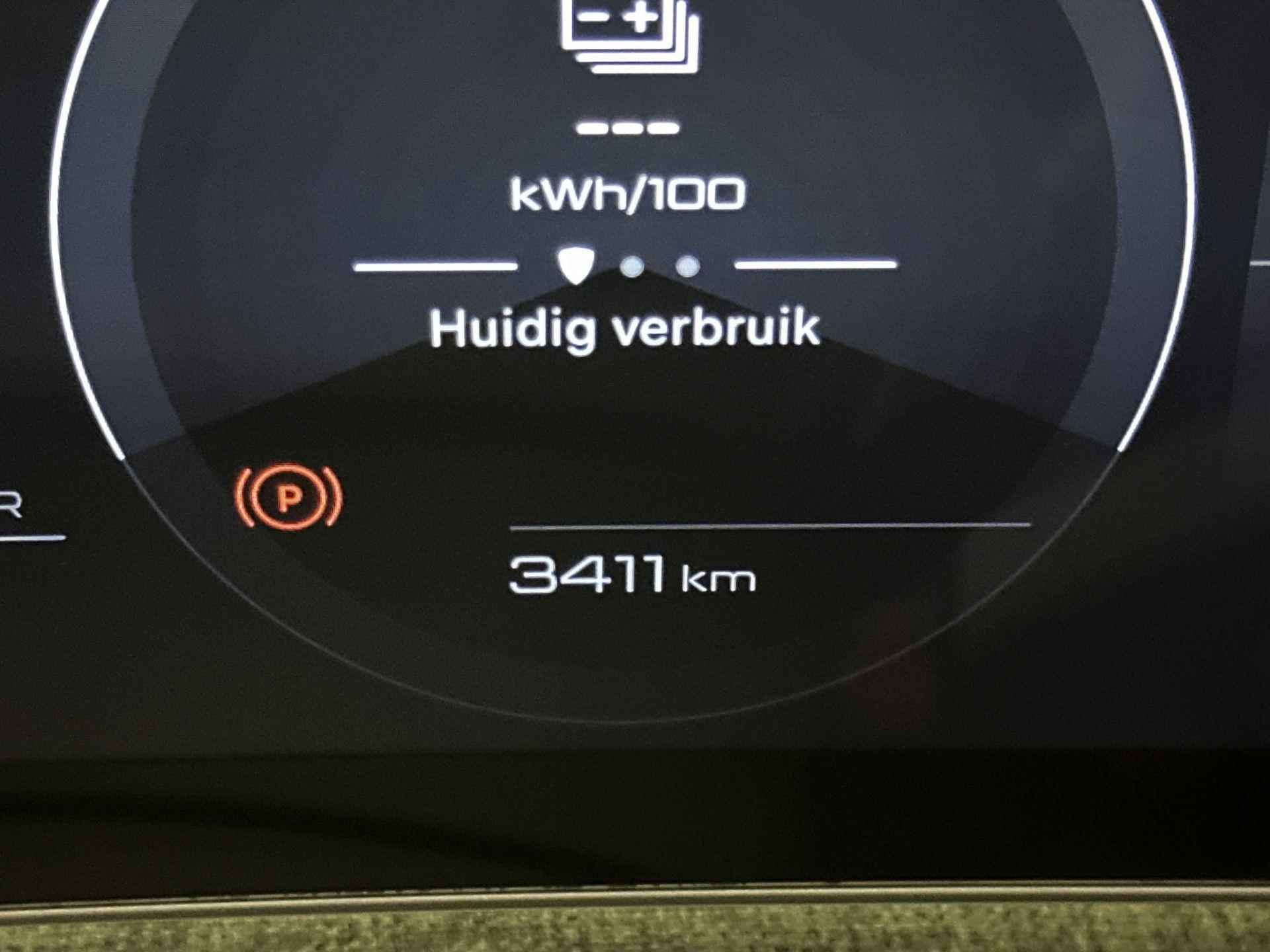 Peugeot e-5008 EV GT 73 kWh 210 pk | Navigatie | Achteruitrijcamera | Voorstoelen Verwarmd | Elektrische Achterklep met Sensor | Full-LED Koplampen | Keyless Entry/Start | Dodehoek Detectie | Adaptieve Cruise Control | 19" Lichtmetalen Velgen | Apple Carplay/Android Auto | - 24/37