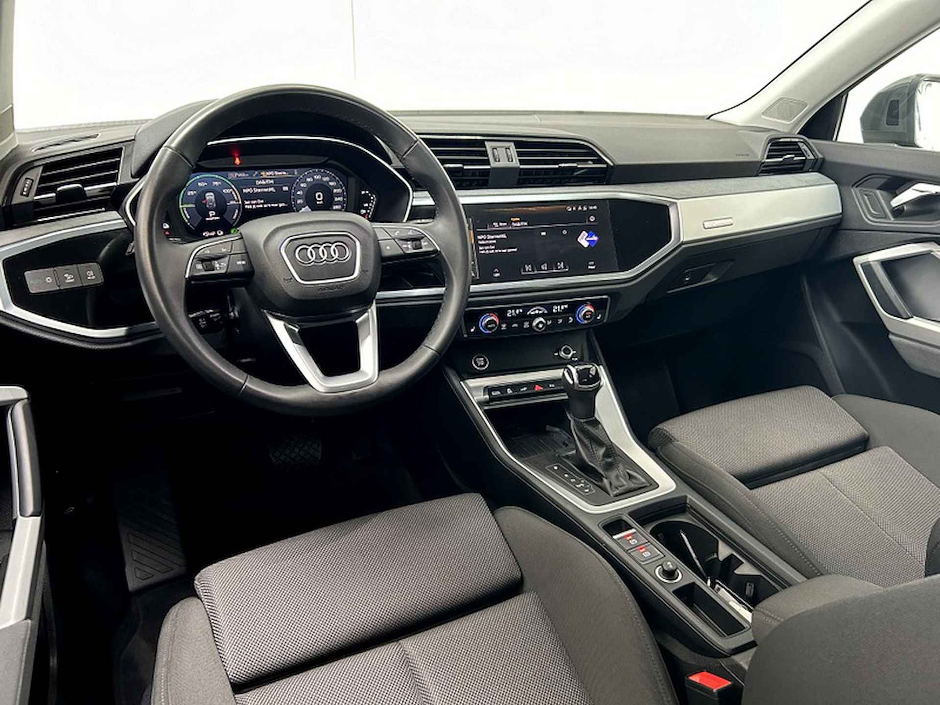 Audi Q3 45 TFSI e PHEV S-TRONIC 245PK ATTITUDE PLUS, ELEC-ACHTERKLEP | CARPLAY | VIRTUEEL COCKPIT - 17/39