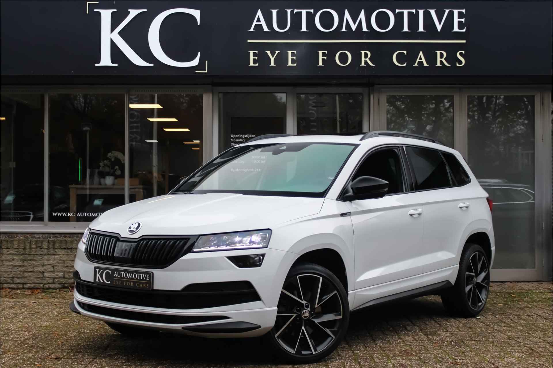 Škoda Karoq 1.5TSI Sportline | VAN: 24.950,- VOOR 23.442,- EINDEJAARSVOORDEEL: 1.508,- Pano | Virtual | Canton | Keyless - 1/35