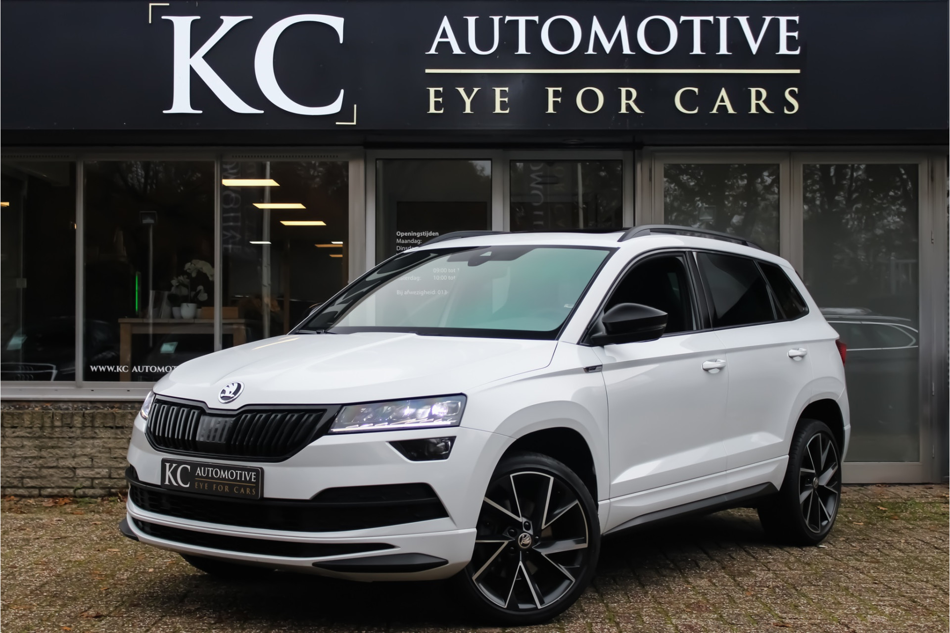 Škoda Karoq 1.5TSI Sportline | VAN: 24.950,- VOOR 23.442,- EINDEJAARSVOORDEEL: 1.508,- Pano | Virtual | Canton | Keyless