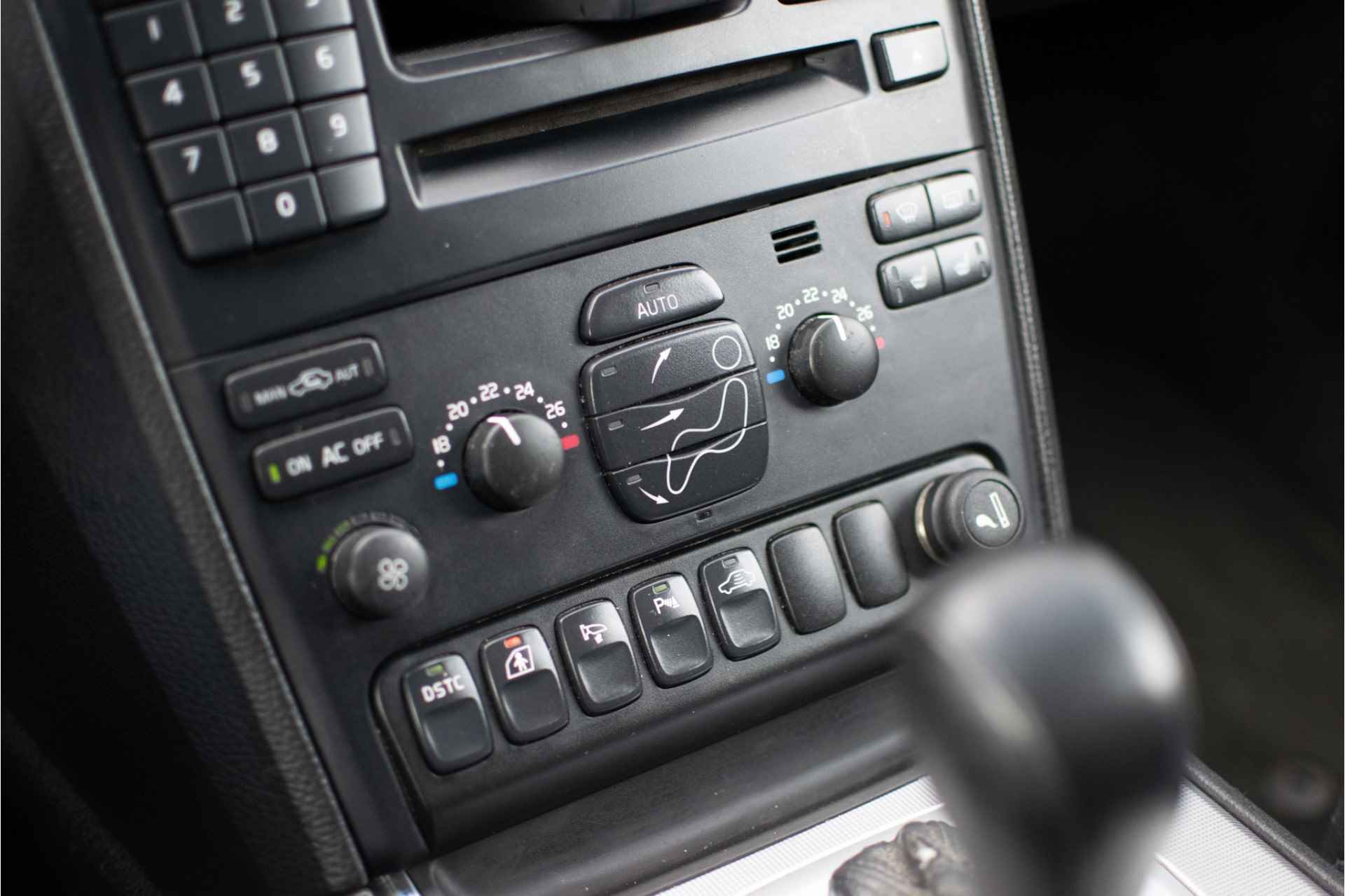 Volvo XC90 2.4 D5 AWD Executive Youngtimer | VOL opties | Leder | Stoelverwarming | 7-zits - 14/16