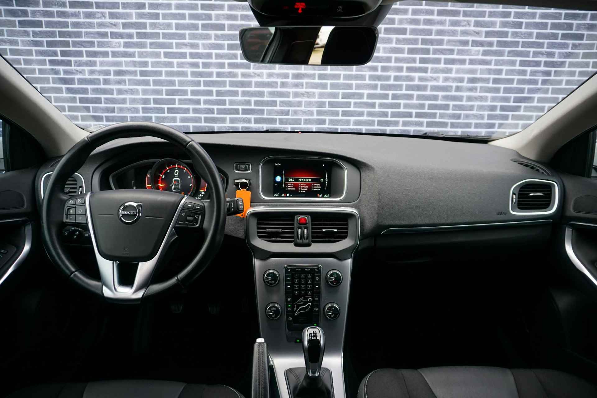 Volvo V40 2.0 T2 Nordic+ | Trekhaak | Stand kachel | Stoel verwarming | LED | Volvo On Call | Getint Glas | - 5/30