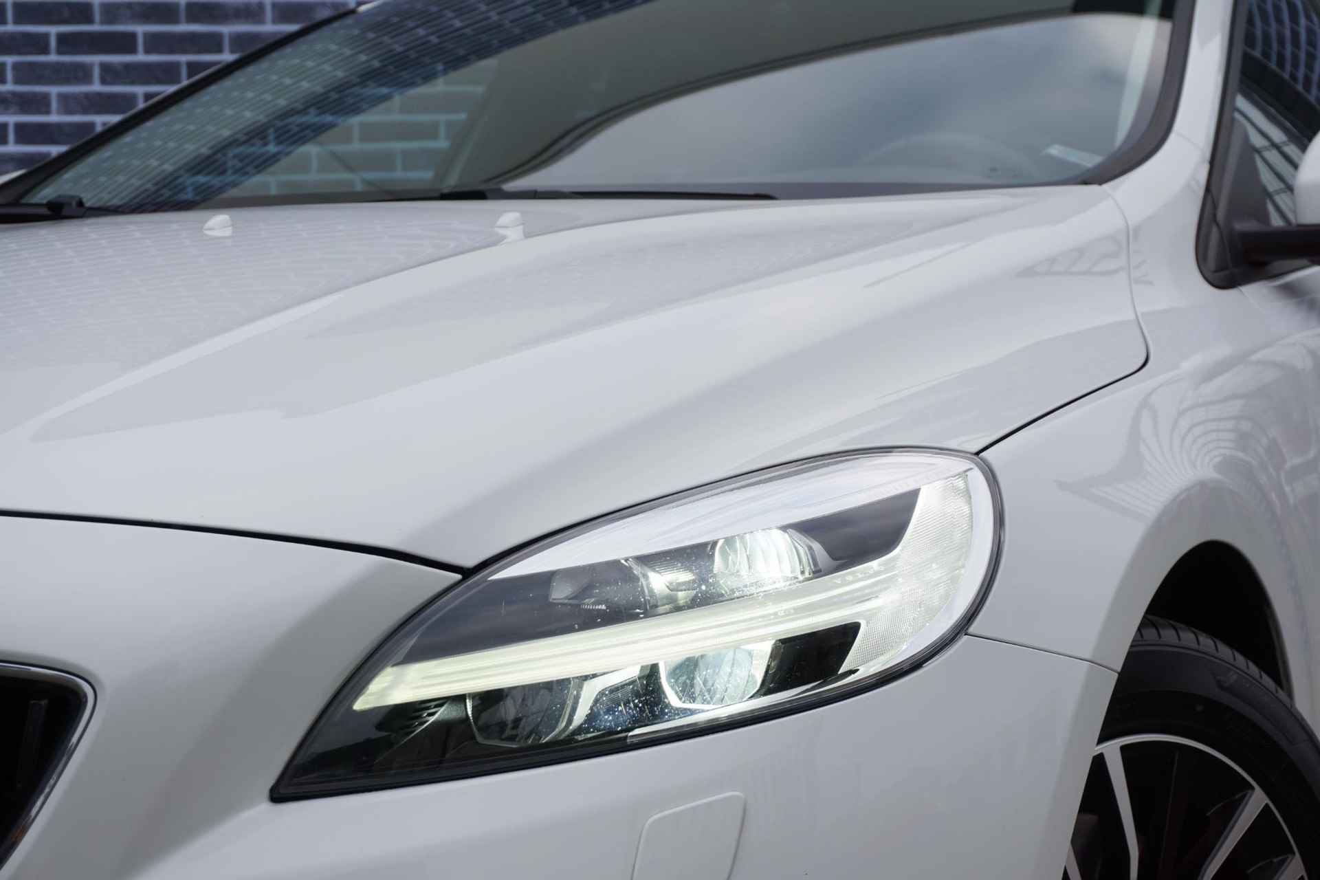 Volvo V40 2.0 T2 Nordic+ | Trekhaak | Stand kachel | Stoel verwarming | LED | Volvo On Call | Getint Glas | - 9/30