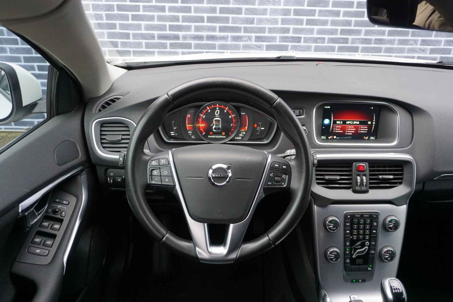 Volvo V40 2.0 T2 Nordic+ | Trekhaak | Stand kachel | Stoel verwarming | LED | Volvo On Call | Getint Glas | - 23/30