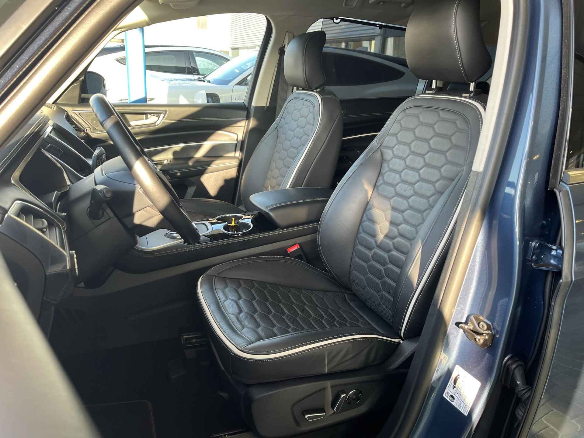 Ford S-Max 2.5 FHEV Vignale 190pk Hybrid | Trekhaak afneembaar | 1.750 kg trekgewicht | Stoelverwarming + ventilatie | Lederen bekleding + Memory stand | Navigatie | - 18/47