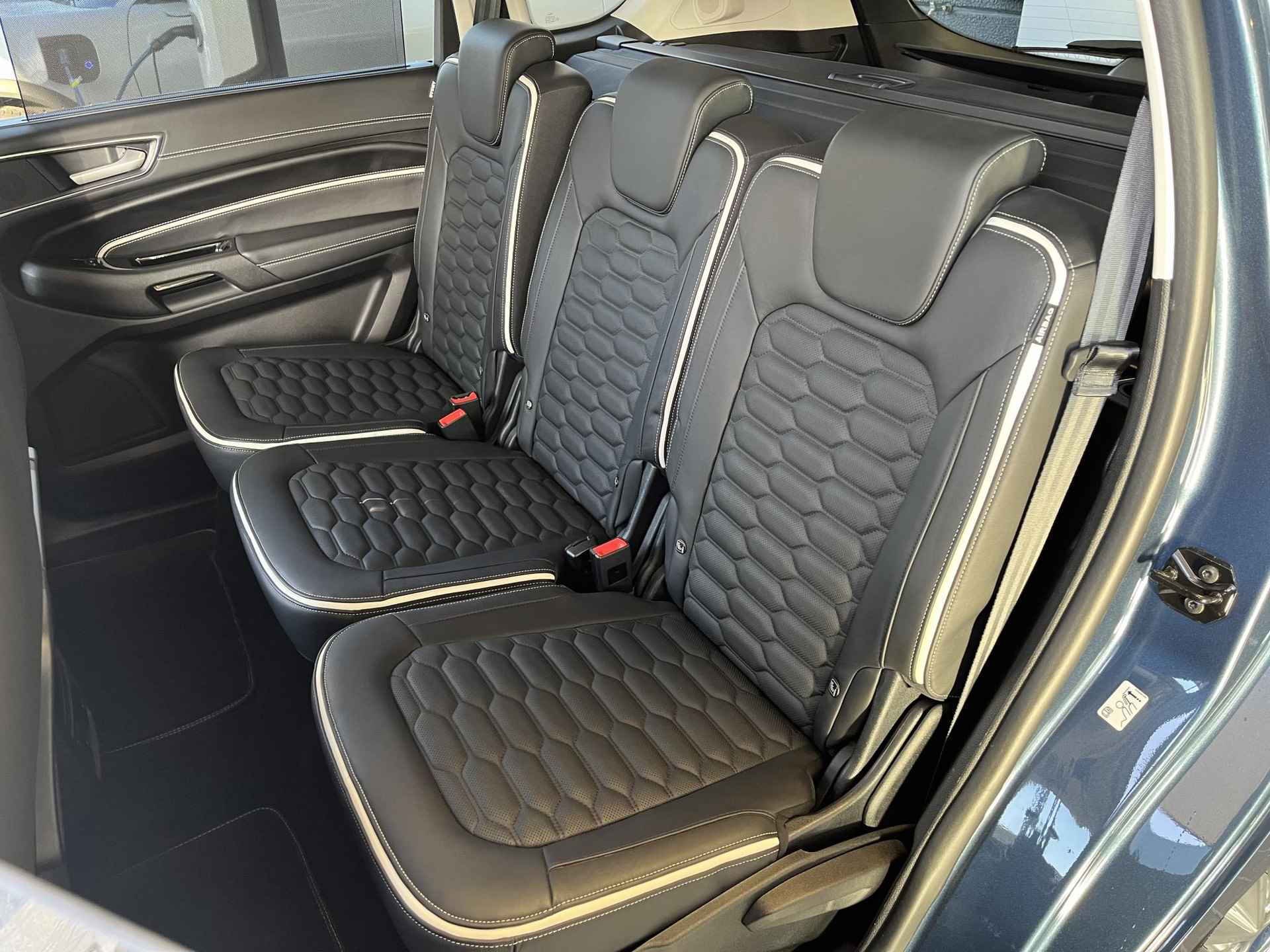 Ford S-Max 2.5 FHEV Vignale 190pk Hybrid | Trekhaak afneembaar | 1.750 kg trekgewicht | Stoelverwarming + ventilatie | Lederen bekleding + Memory stand | Navigatie | - 25/47