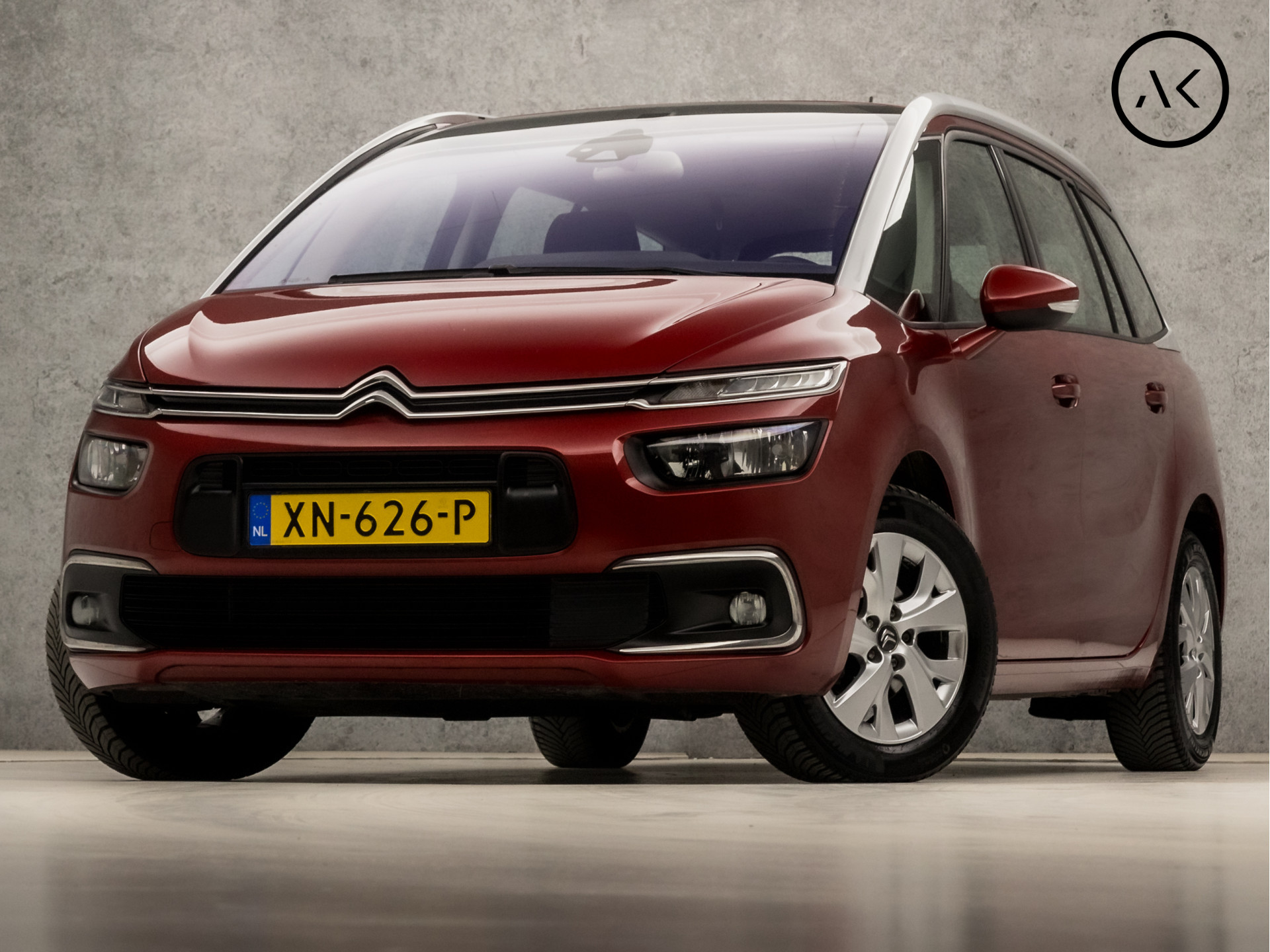 Citroën Grand C4 Spacetourer 1.2 PureTech Sport 7 Persoons Automaat (APPLE CARPLAY, GROOT NAVI, CAMERA, CLIMATE, TREKHAAK, SPORTSTOELEN, NIEUWE APK, PARKEERSENSOREN, TREKHAAK, NIEUWSTAAT)