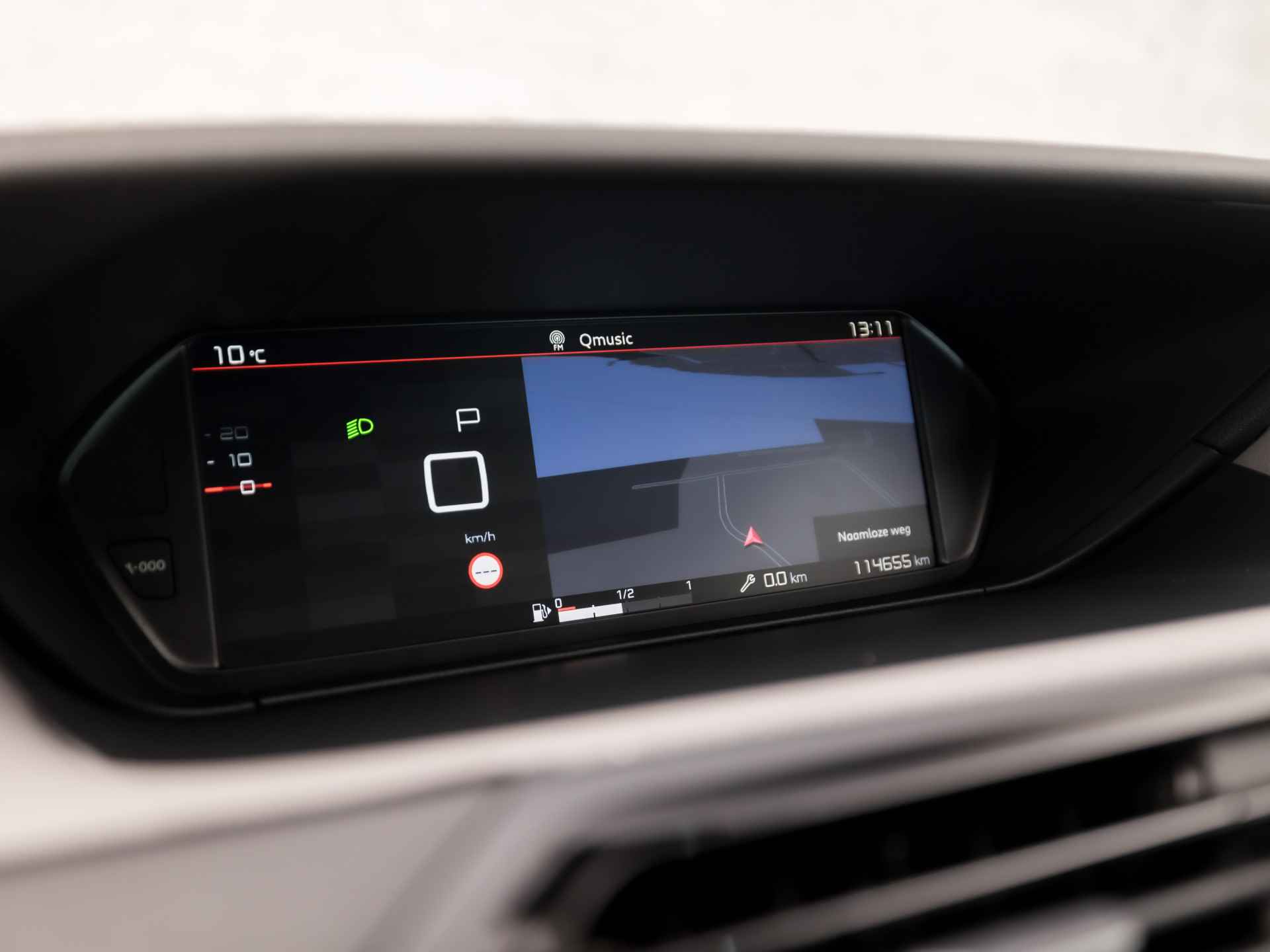 Citroën Grand C4 Spacetourer 1.2 PureTech Sport 7 Persoons Automaat (APPLE CARPLAY, GROOT NAVI, CAMERA, CLIMATE, TREKHAAK, SPORTSTOELEN, NIEUWE APK, PARKEERSENSOREN, TREKHAAK, NIEUWSTAAT) - 8/35