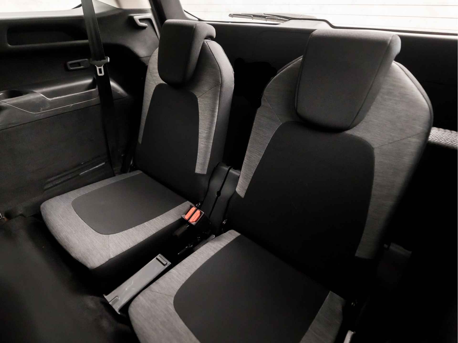 Citroën Grand C4 Spacetourer 1.2 PureTech Sport 7 Persoons Automaat (APPLE CARPLAY, GROOT NAVI, CAMERA, CLIMATE, TREKHAAK, SPORTSTOELEN, NIEUWE APK, PARKEERSENSOREN, TREKHAAK, NIEUWSTAAT) - 15/35