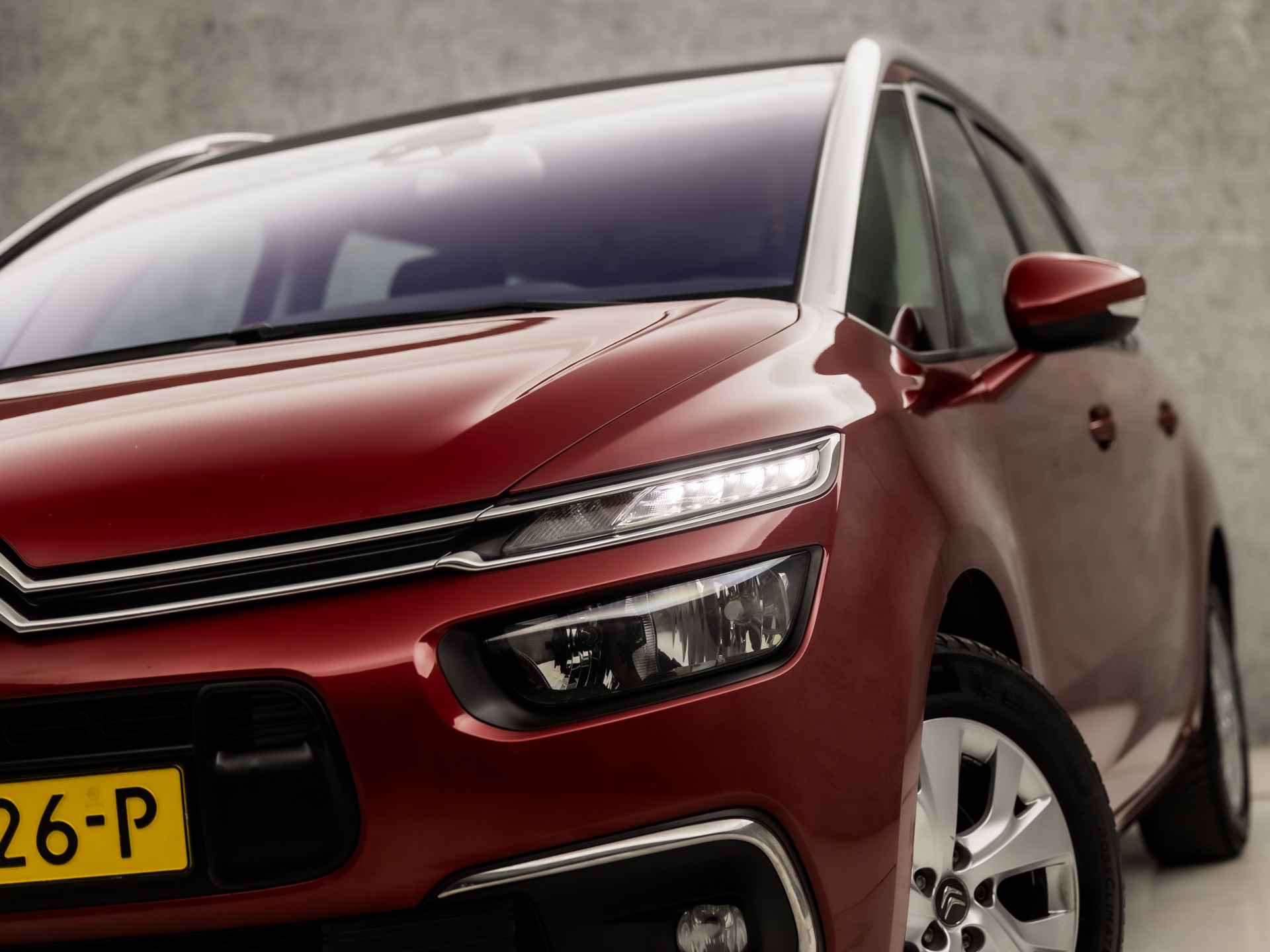 Citroën Grand C4 Spacetourer 1.2 PureTech Sport 7 Persoons Automaat (APPLE CARPLAY, GROOT NAVI, CAMERA, CLIMATE, TREKHAAK, SPORTSTOELEN, NIEUWE APK, PARKEERSENSOREN, TREKHAAK, NIEUWSTAAT) - 18/35