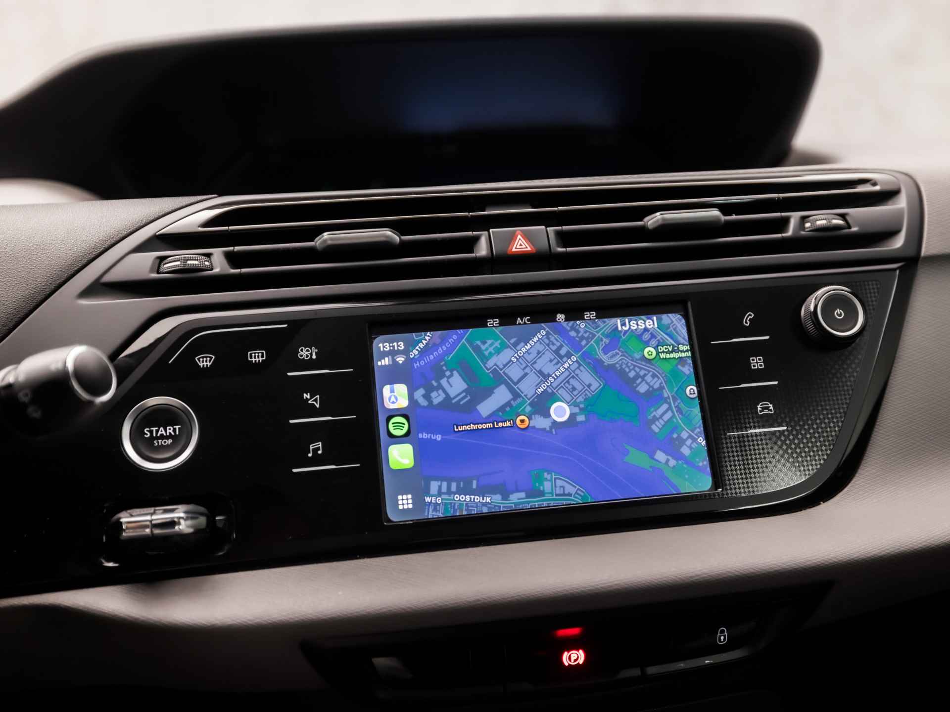 Citroën Grand C4 Spacetourer 1.2 PureTech Sport 7 Persoons Automaat (APPLE CARPLAY, GROOT NAVI, CAMERA, CLIMATE, TREKHAAK, SPORTSTOELEN, NIEUWE APK, PARKEERSENSOREN, TREKHAAK, NIEUWSTAAT) - 25/35