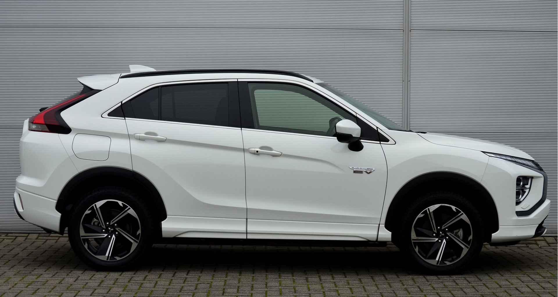 Mitsubishi Eclipse Cross PHEV 2.4 EXECUTIVE 4WD | PLUG IN HYBRID | ALL SEASON BANDEN | ADAPTIEF CRUISE | FABRIEKGARANTIE TOT 21-12-2031* | ALL-IN RIJKLAARPRIJS - 12/50