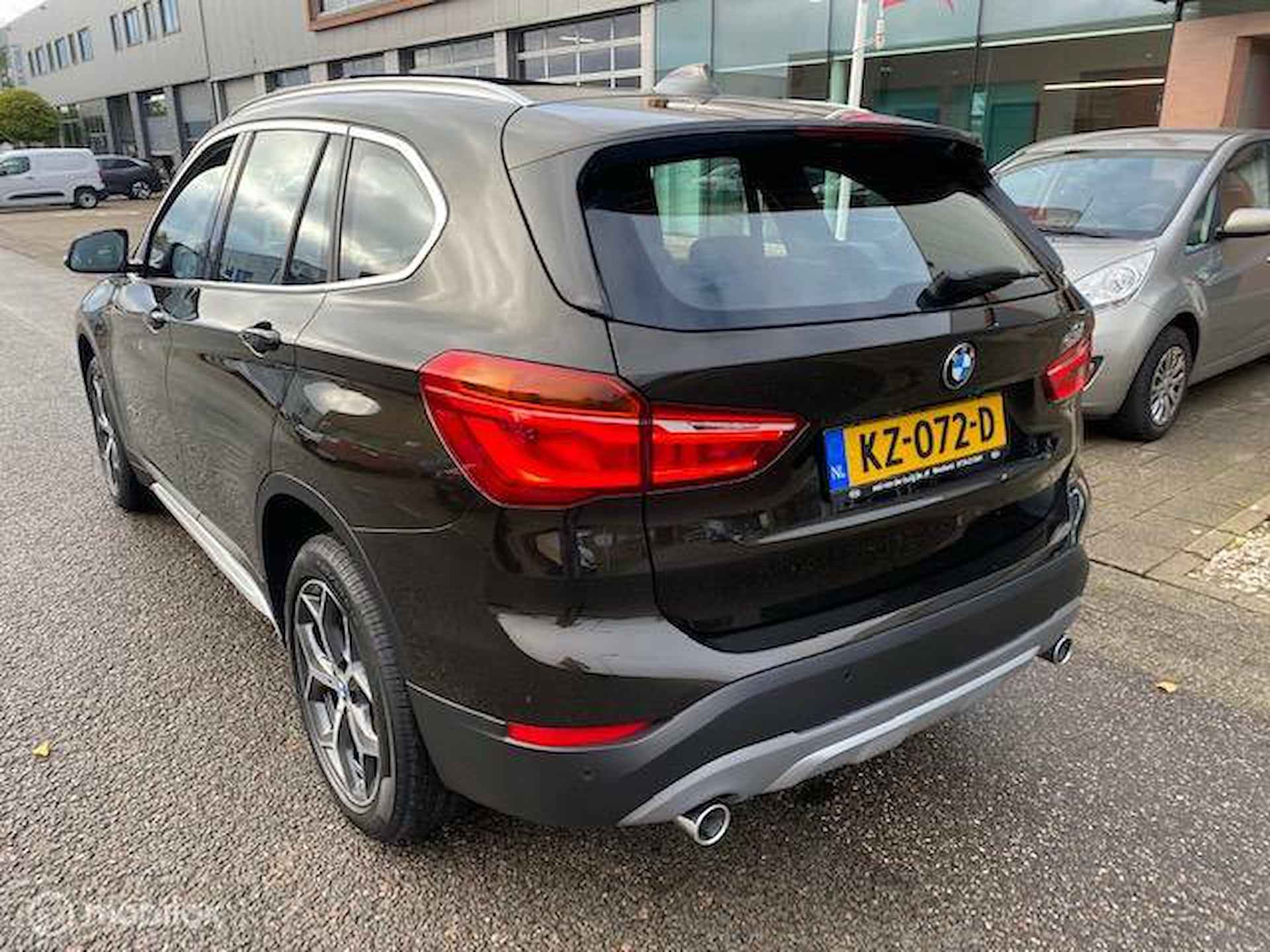 BMW X1 sDrive20i 192pk Centennial High Executive , Panorama dak , Navigatie , Parkeerhulp , Leder bekleding stoel verwarming , Trekgewicht 1800 kg, full option , lage km stand incl NAP  , 1e eigenaar - 3/39