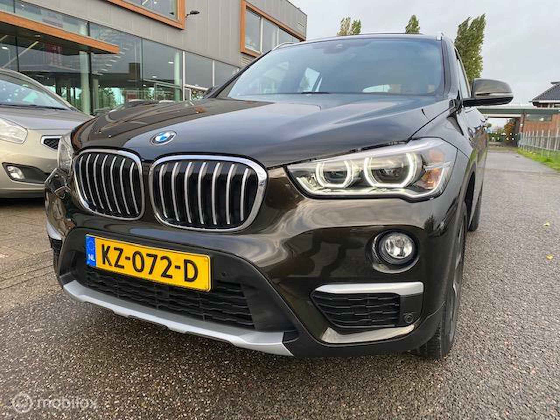 BMW X1 sDrive20i 192pk Centennial High Executive , Panorama dak , Navigatie , Parkeerhulp , Leder bekleding stoel verwarming , Trekgewicht 1800 kg, full option , lage km stand incl NAP  , 1e eigenaar - 9/39