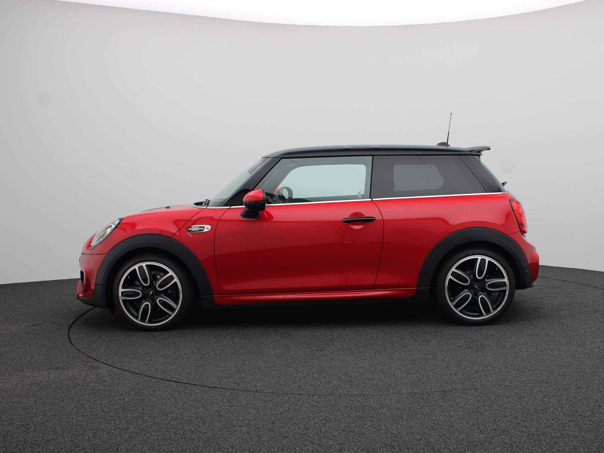 MINI 3-deurs Cooper Chili Serious Business + Comfort Access + Extra Getint Glas Achter + 18'' - 4/20