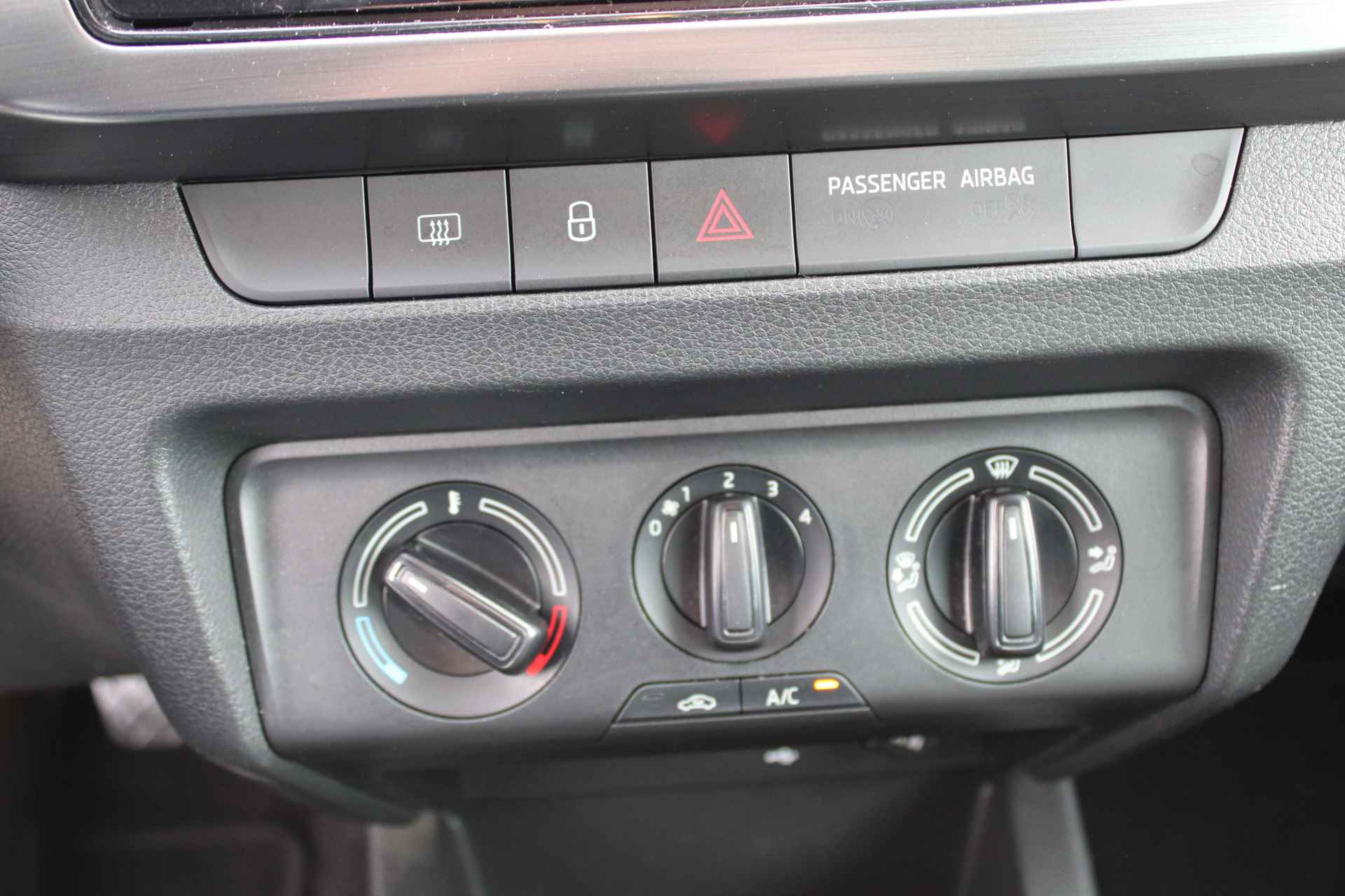 Škoda Fabia Combi 1.0 TSI Business Edition Parkeersensoren / Cruise control / Airco / Bluetooth / Apple Carplay - 21/38