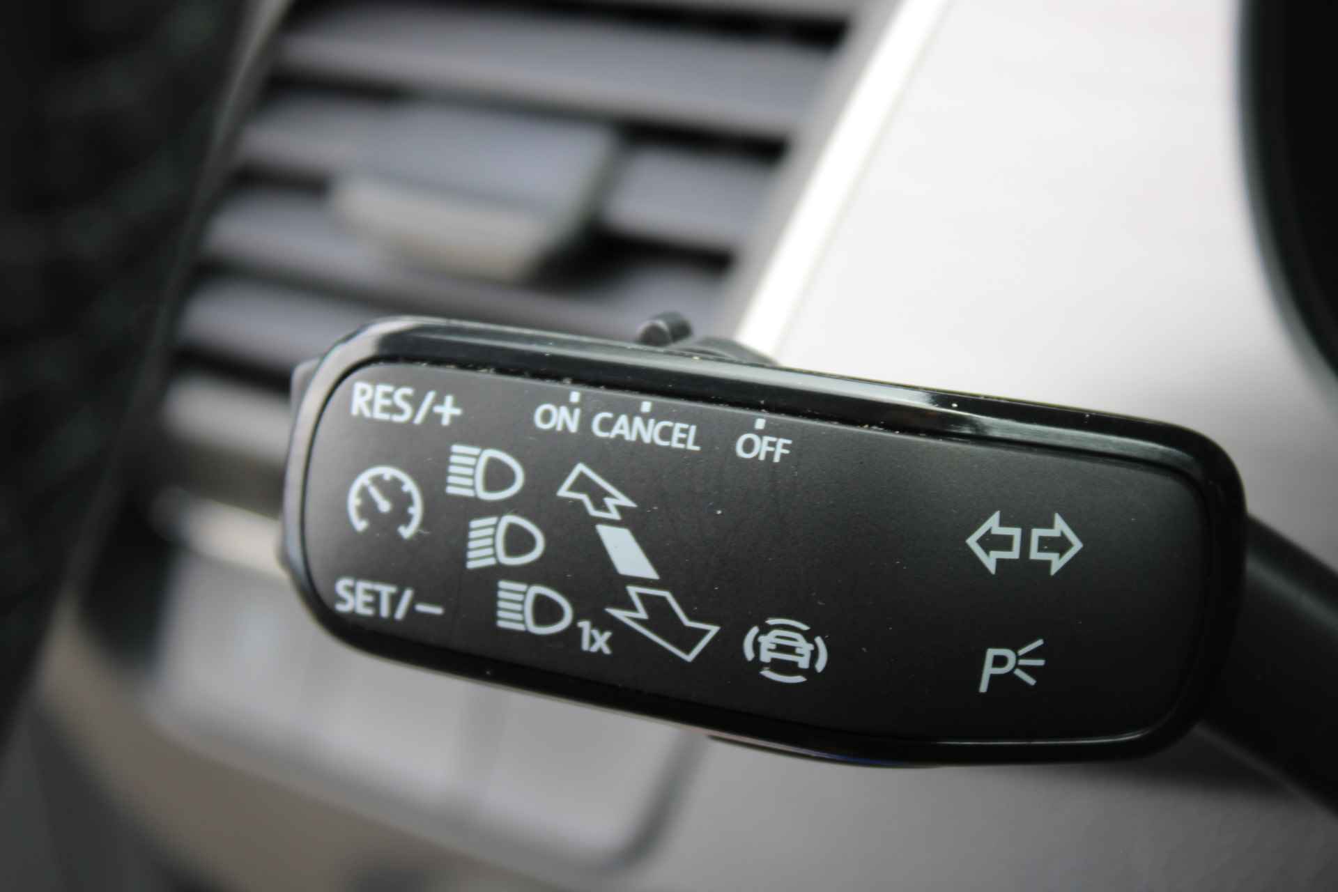 Škoda Fabia Combi 1.0 TSI Business Edition Parkeersensoren / Cruise control / Airco / Bluetooth / Apple Carplay - 25/38