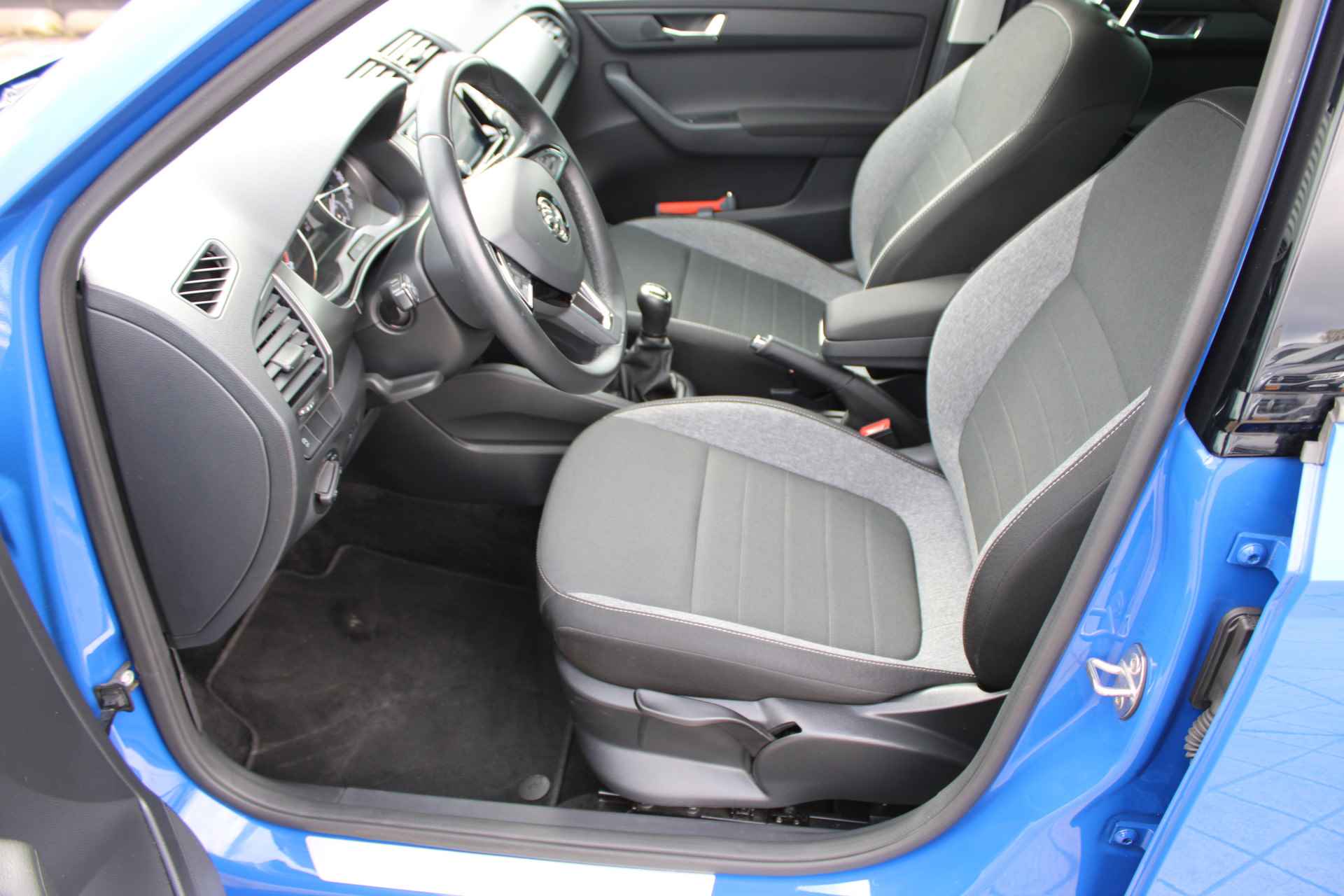 Škoda Fabia Combi 1.0 TSI Business Edition Parkeersensoren / Cruise control / Airco / Bluetooth / Apple Carplay - 28/38