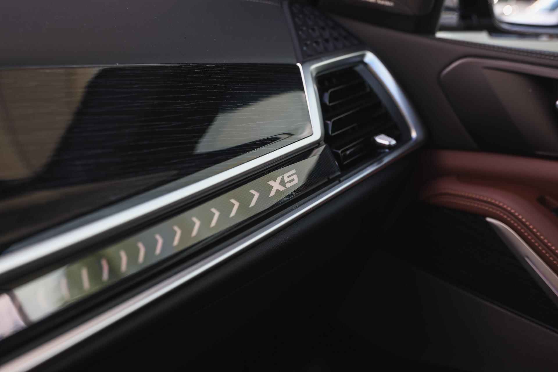 BMW X5 xDrive50e High Executive M Sport Automaat / Panoramadak / Adaptieve LED / Harman Kardon / Soft close / Live Cockpit Professional / Parking Assistant Professional / Gesture Control - 34/45