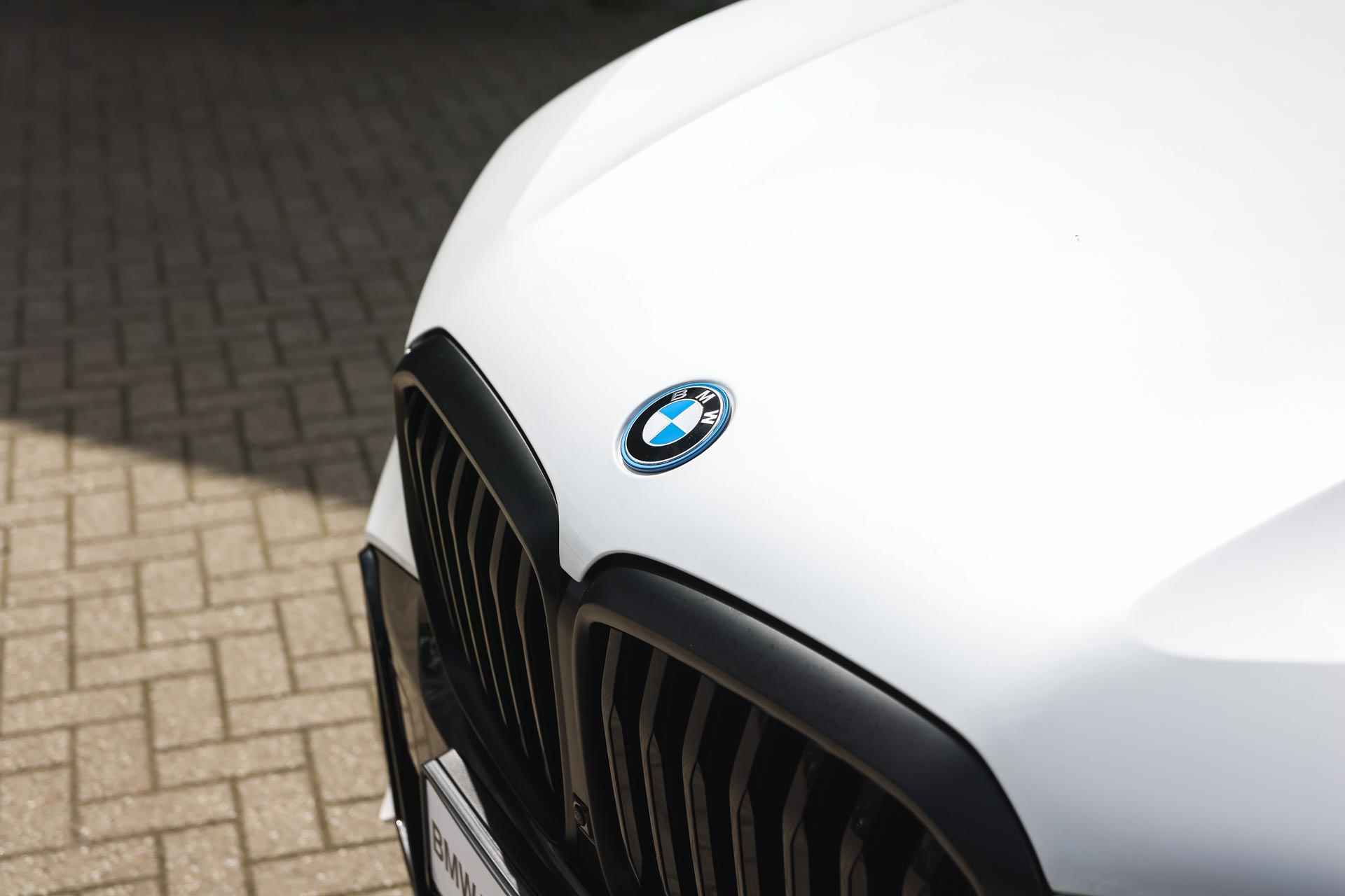 BMW X5 xDrive50e High Executive M Sport Automaat / Panoramadak / Adaptieve LED / Harman Kardon / Soft close / Live Cockpit Professional / Parking Assistant Professional / Gesture Control - 39/45