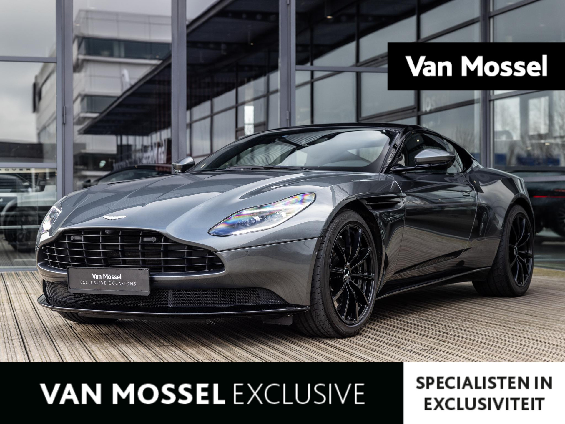 Aston Martin DB11 4.0 V8 | NL AUTO | 1E EIGENAAR | BTW AUTO | VOLLEDIG ASTON MARTIN DEALER ONDERHOUDEN | LAATSTE SERVICEBEURT 12-2023 BIJ 65245 KM | STOELVENTILATIE | 360 CAMERA | BLACK PACK |