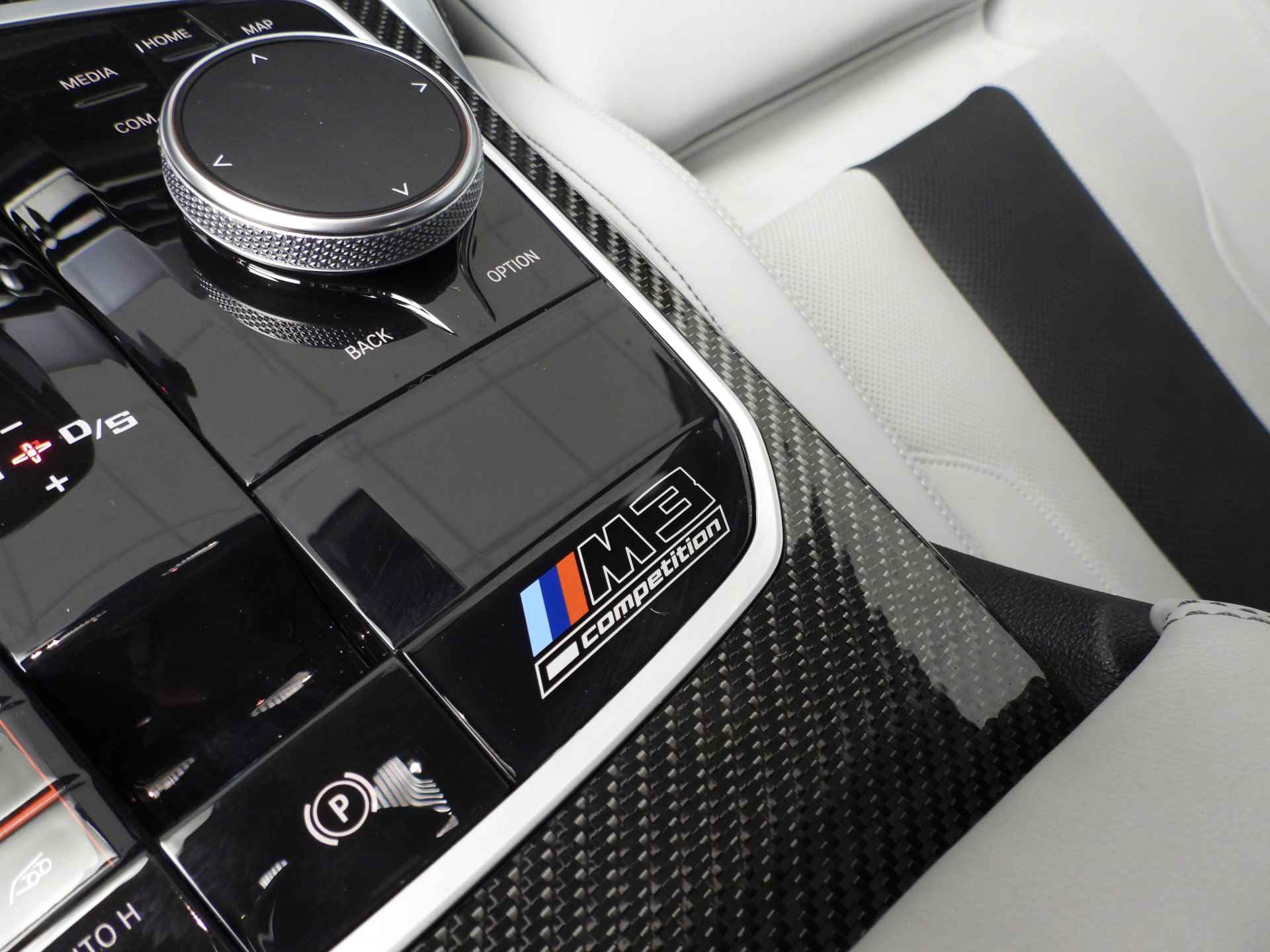 BMW M3 Sedan xDrive Competition Laserlicht / Leder / HUD / Keyles go / Stoelverwarming / Keramische remmen / DAB / Harman-kardon sound / Alu 20 inch - 22/56