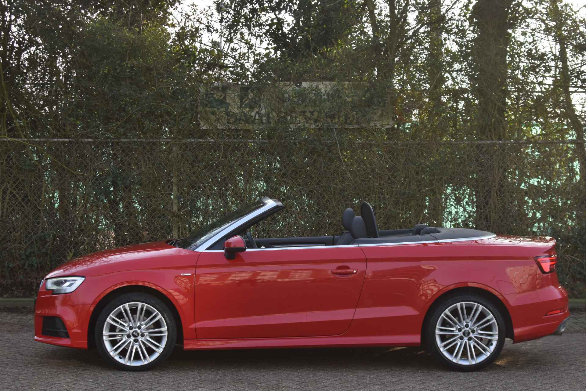 Audi A3 Cabriolet 35 TFSI CoD Sport S Line Edition 3x S-Line | Keyless | Leder / Alcantara | Stoelverwarming | Navi | Full LED | 3D knipperlichten | LM-Velgen - 4/59