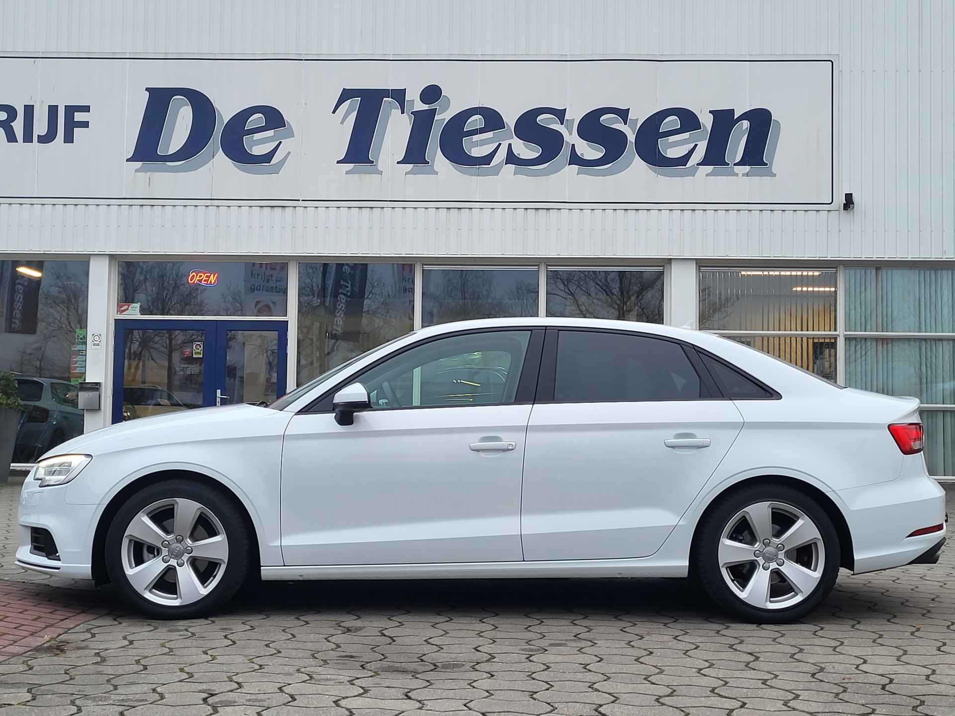 Audi A3 Limousine 1.5 TFSI 150PK CoD S-Tronic Design Pro Line Plus, Rijklaar met beurt & garantie! - 3/32