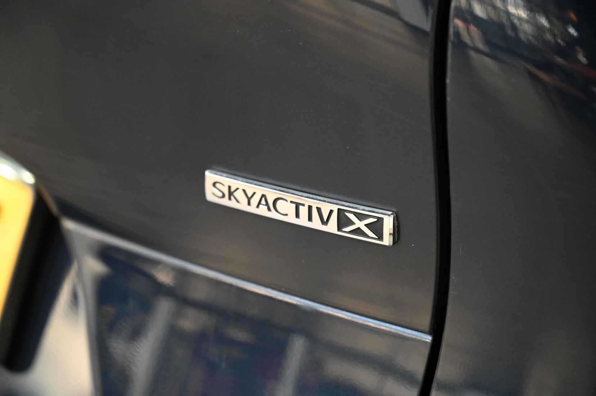 Mazda CX-30 SkyActiv-X 180 6MT Comfort met leer pakket 18 inch *Dealer onderhouden* - 9/39