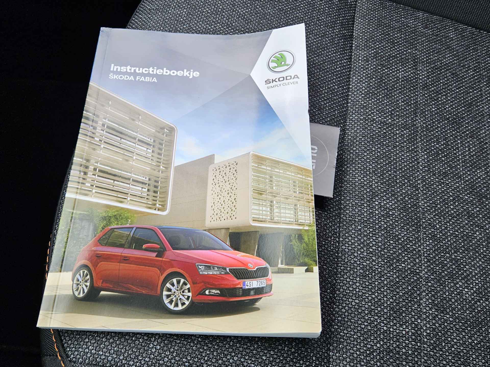 Škoda Fabia Combi 1.0 TSI Business Edition Compact en toch veel Ruimte | Navigatie | Camera | Parkeersensoren voor en achter | Wat een leuke en Complete Stationwagon !! - 10/38
