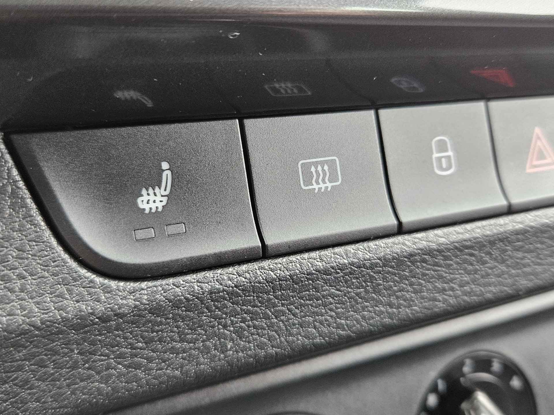 Škoda Fabia Combi 1.0 TSI Business Edition Compact en toch veel Ruimte | Navigatie | Camera | Parkeersensoren voor en achter | Wat een leuke en Complete Stationwagon !! - 25/38