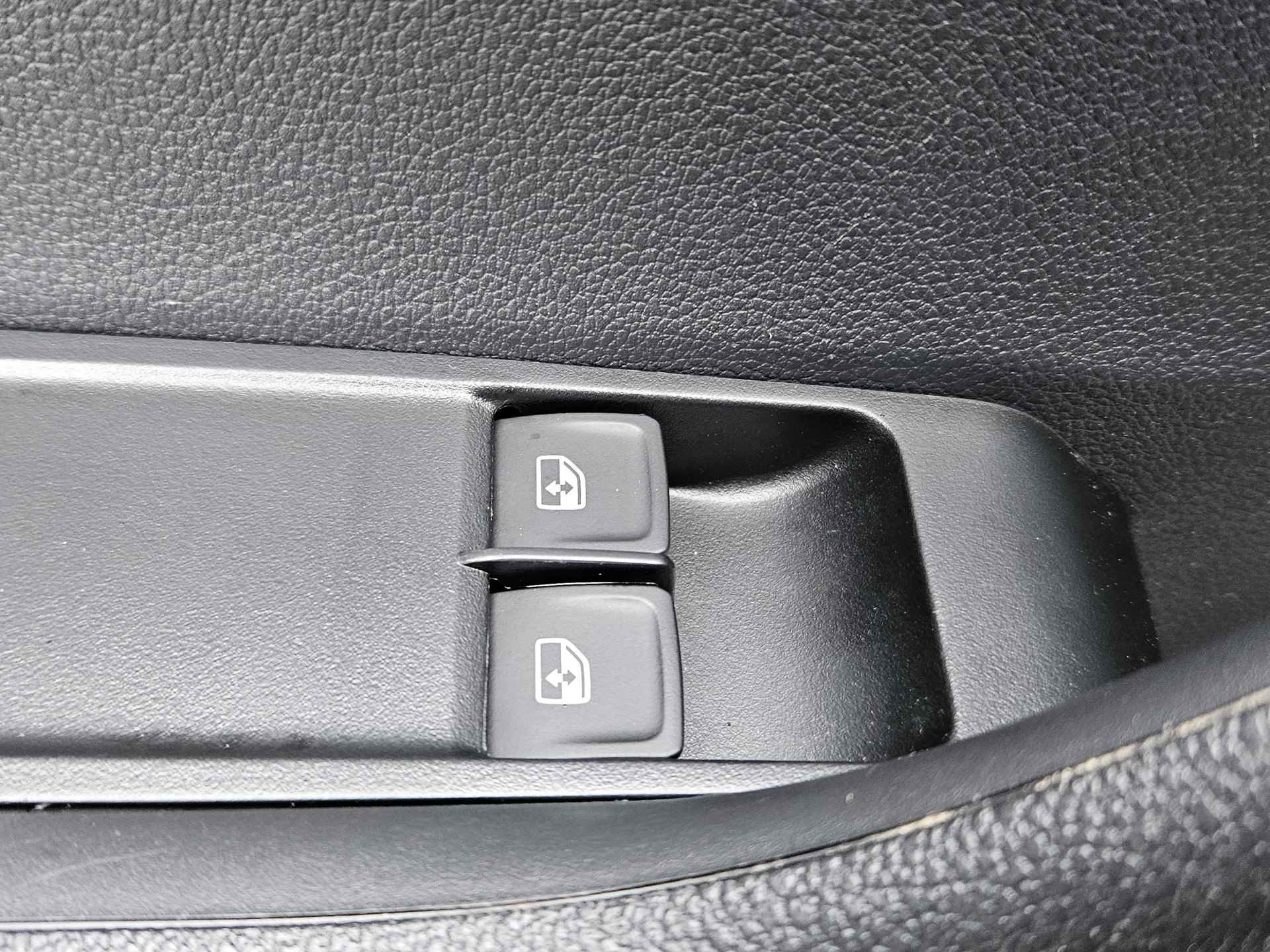 Škoda Fabia Combi 1.0 TSI Business Edition Compact en toch veel Ruimte | Navigatie | Camera | Parkeersensoren voor en achter | Wat een leuke en Complete Stationwagon !! - 30/38