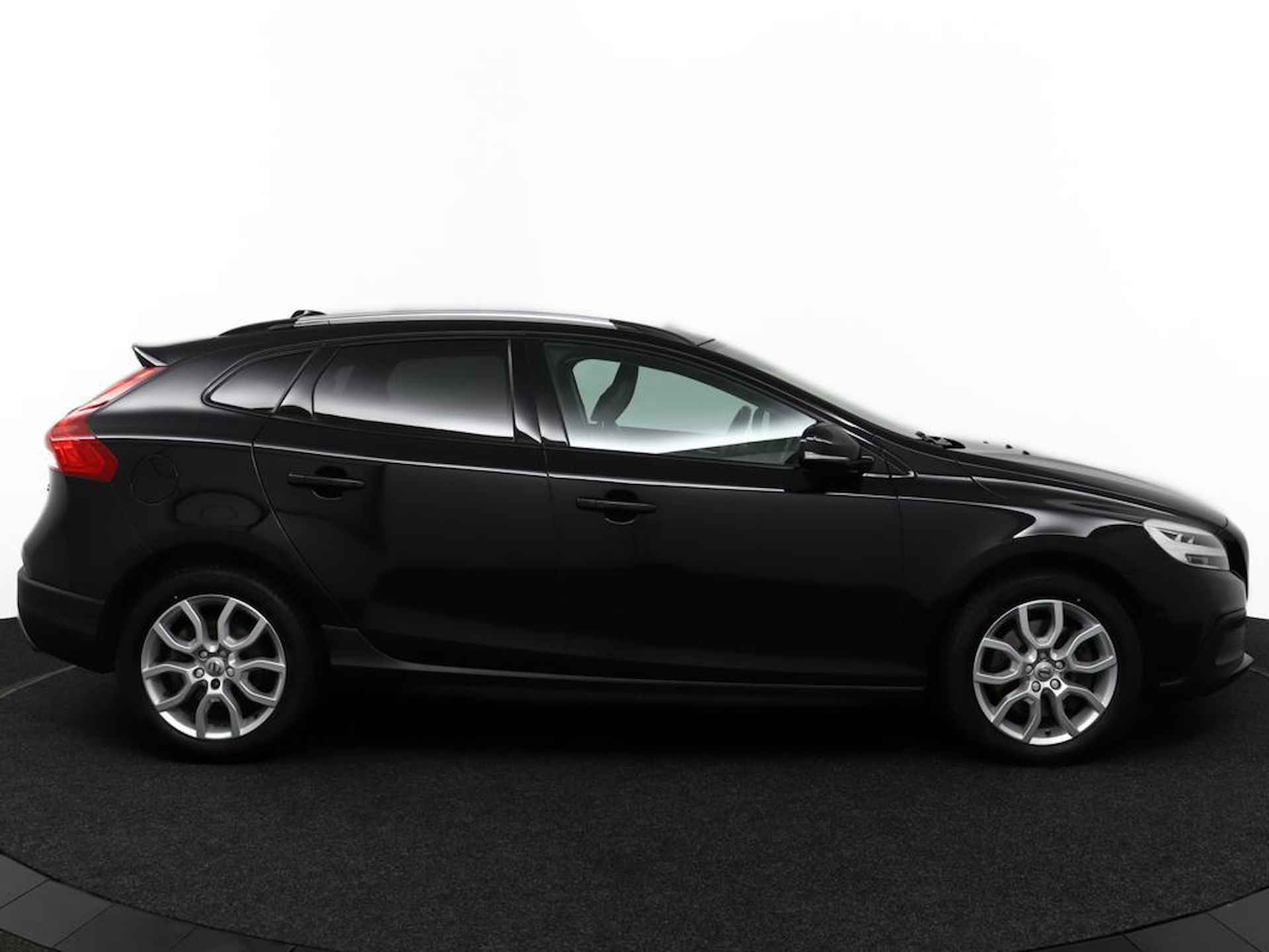 Volvo V40 Cross Country 1.5 T3 Polar+ Luxury | Trekhaak | Leder | Stoelverwarming | Panoramadak | Achteruitrijcamera | OnCall - 13/54