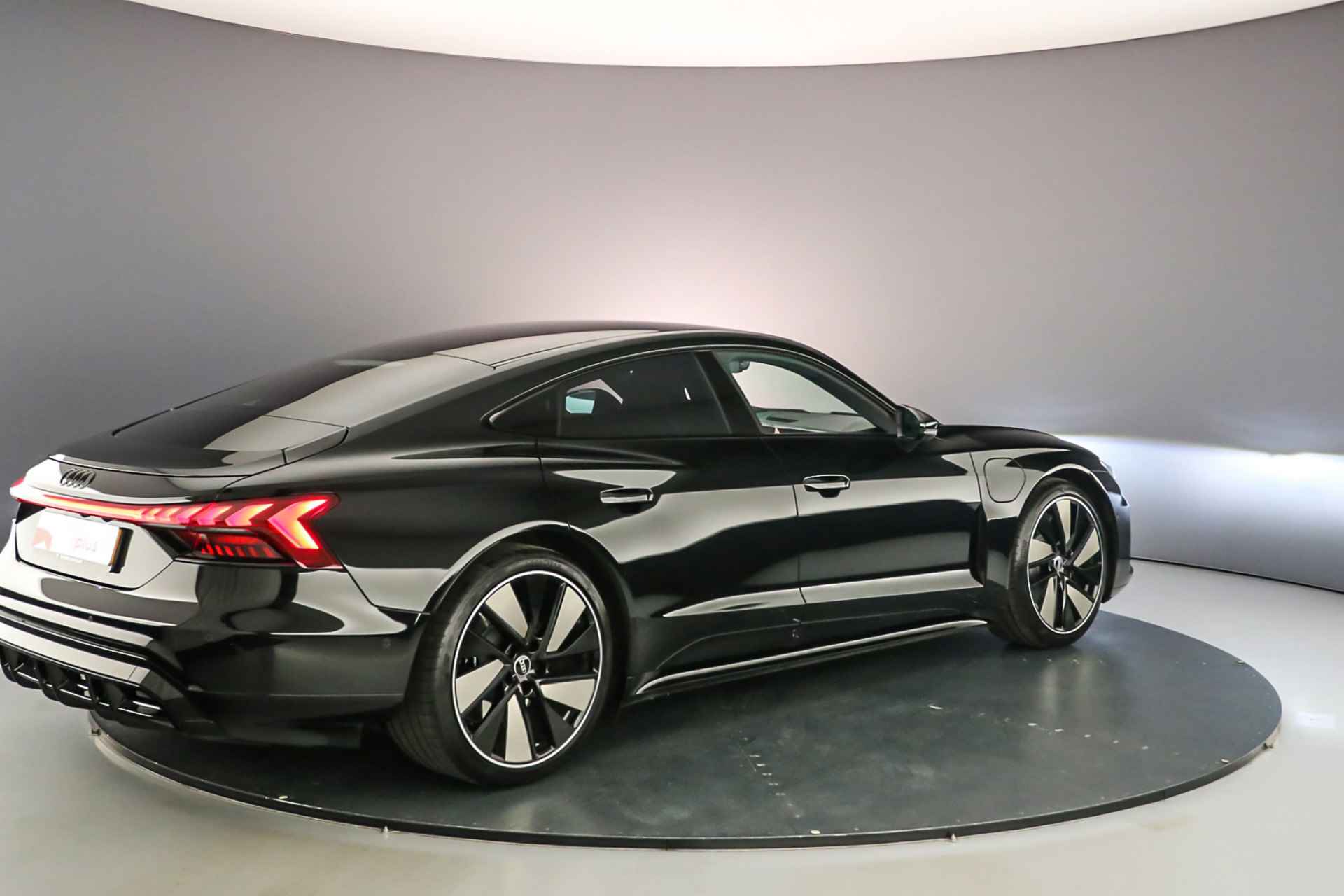 Audi e-tron GT 476pk | B&O | Head Up | 21 inch | Matrix-Laser | Stoelventilatie/Massage | Sportstoel Pro | Carbid Remmen |  360cam | - 5/57