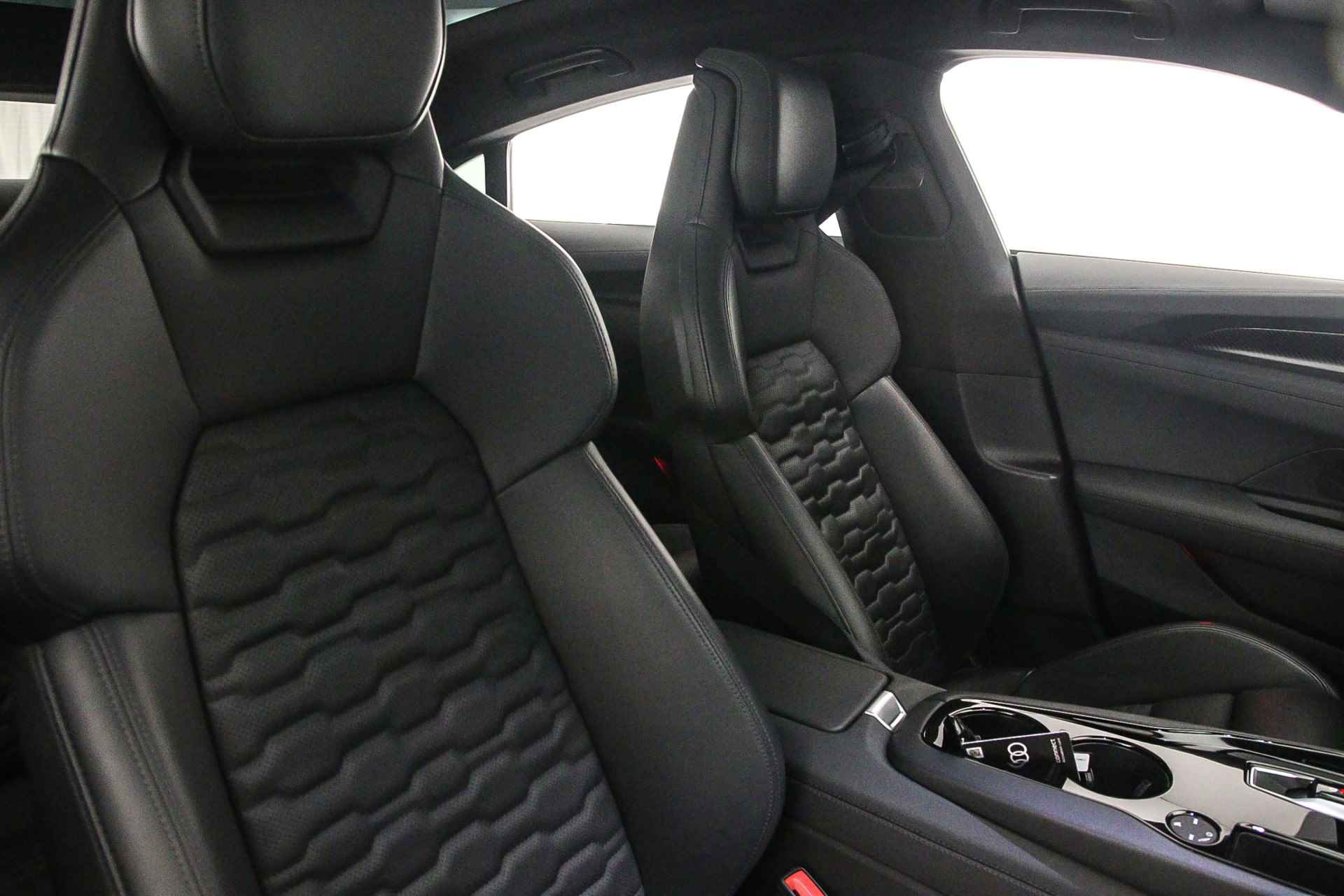Audi e-tron GT 476pk | B&O | Head Up | 21 inch | Matrix-Laser | Stoelventilatie/Massage | Sportstoel Pro | Carbid Remmen |  360cam | - 12/57