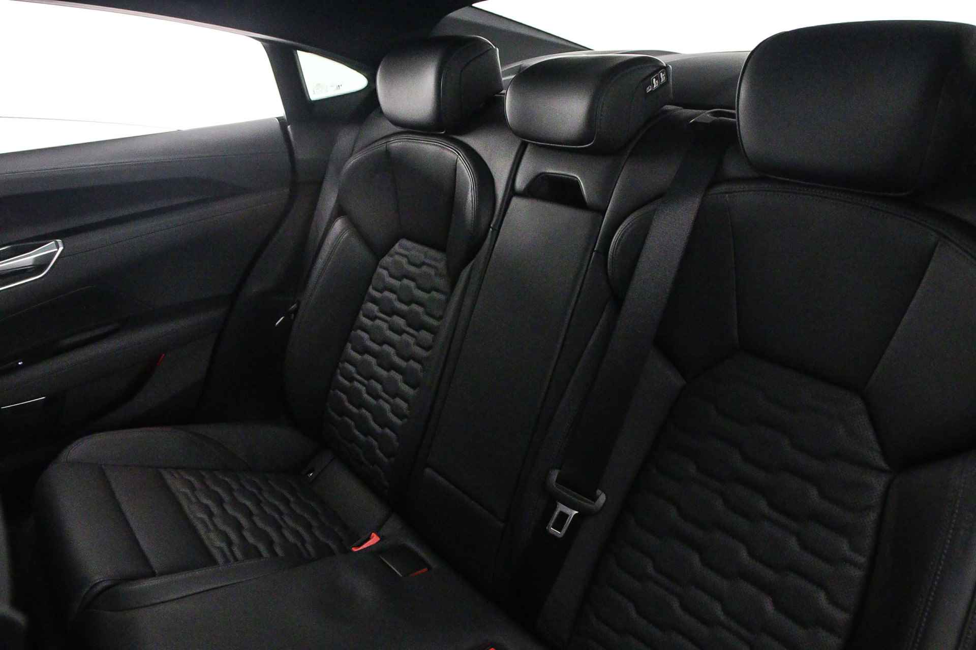 Audi e-tron GT 476pk | B&O | Head Up | 21 inch | Matrix-Laser | Stoelventilatie/Massage | Sportstoel Pro | Carbid Remmen |  360cam | - 48/57