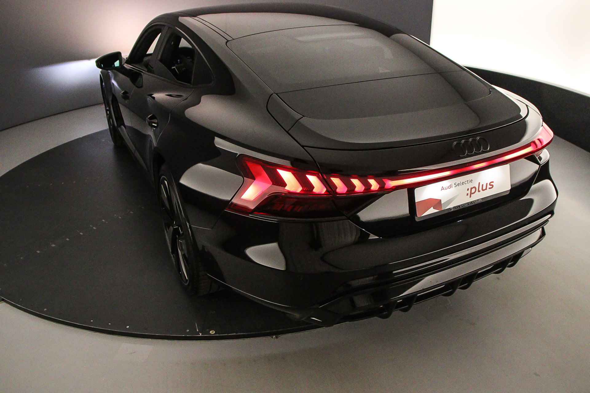 Audi e-tron GT 476pk | B&O | Head Up | 21 inch | Matrix-Laser | Stoelventilatie/Massage | Sportstoel Pro | Carbid Remmen |  360cam | - 49/57