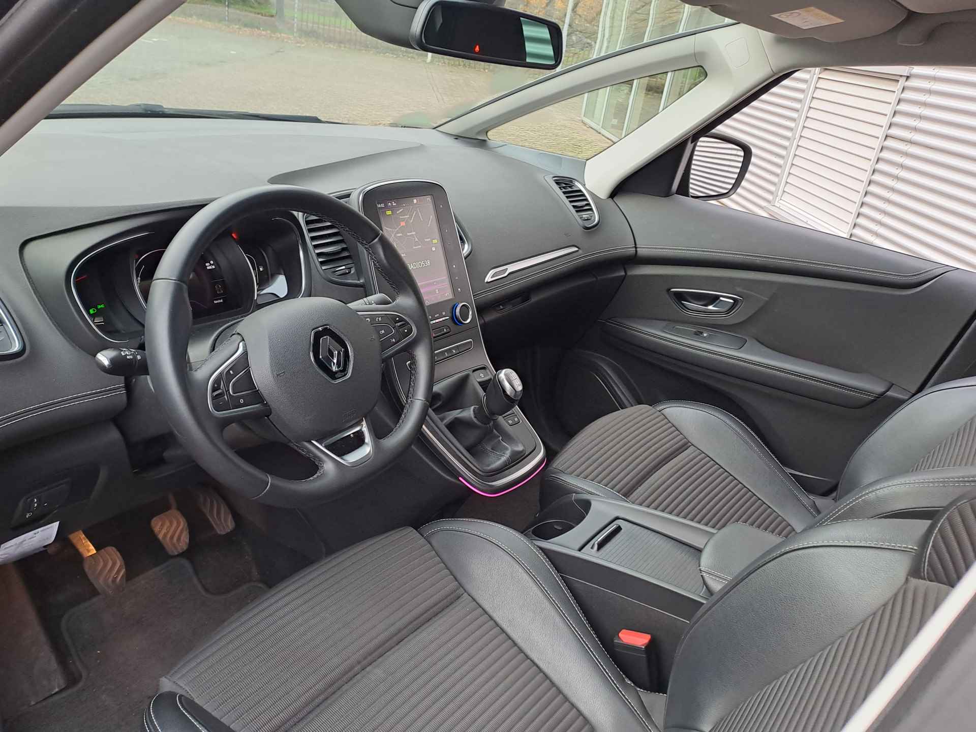 Renault Grand Scénic 1.3 TCe Intens 7p. | P persoons | Camera | Navi | 20 '' LM - 12/26