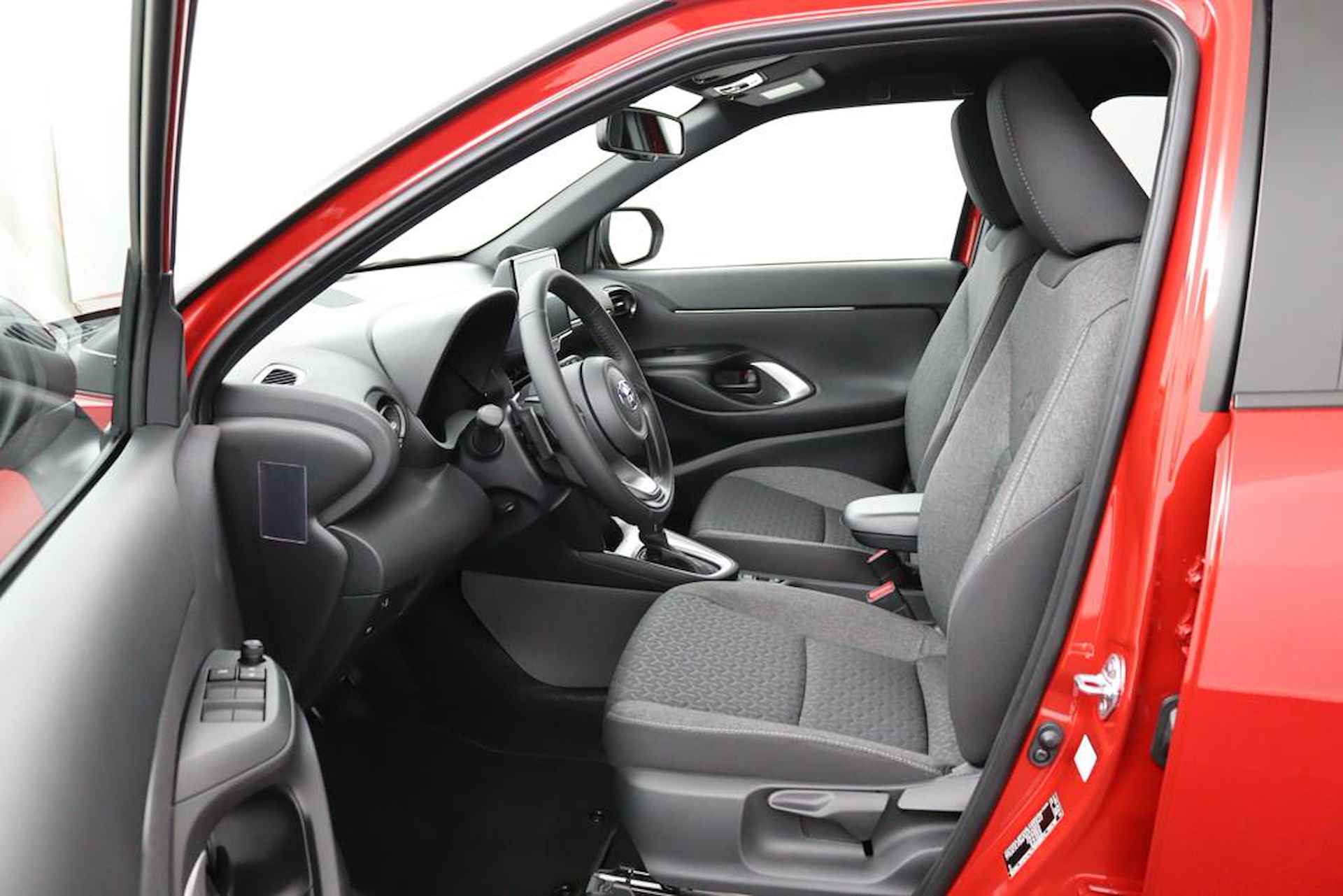 Toyota Yaris Cross 1.5 VVT-I Dynamic Automaat | 10 Jaar Garantie | Direct Leverbaar | Navigatie | Keyless Entry | - 9/49