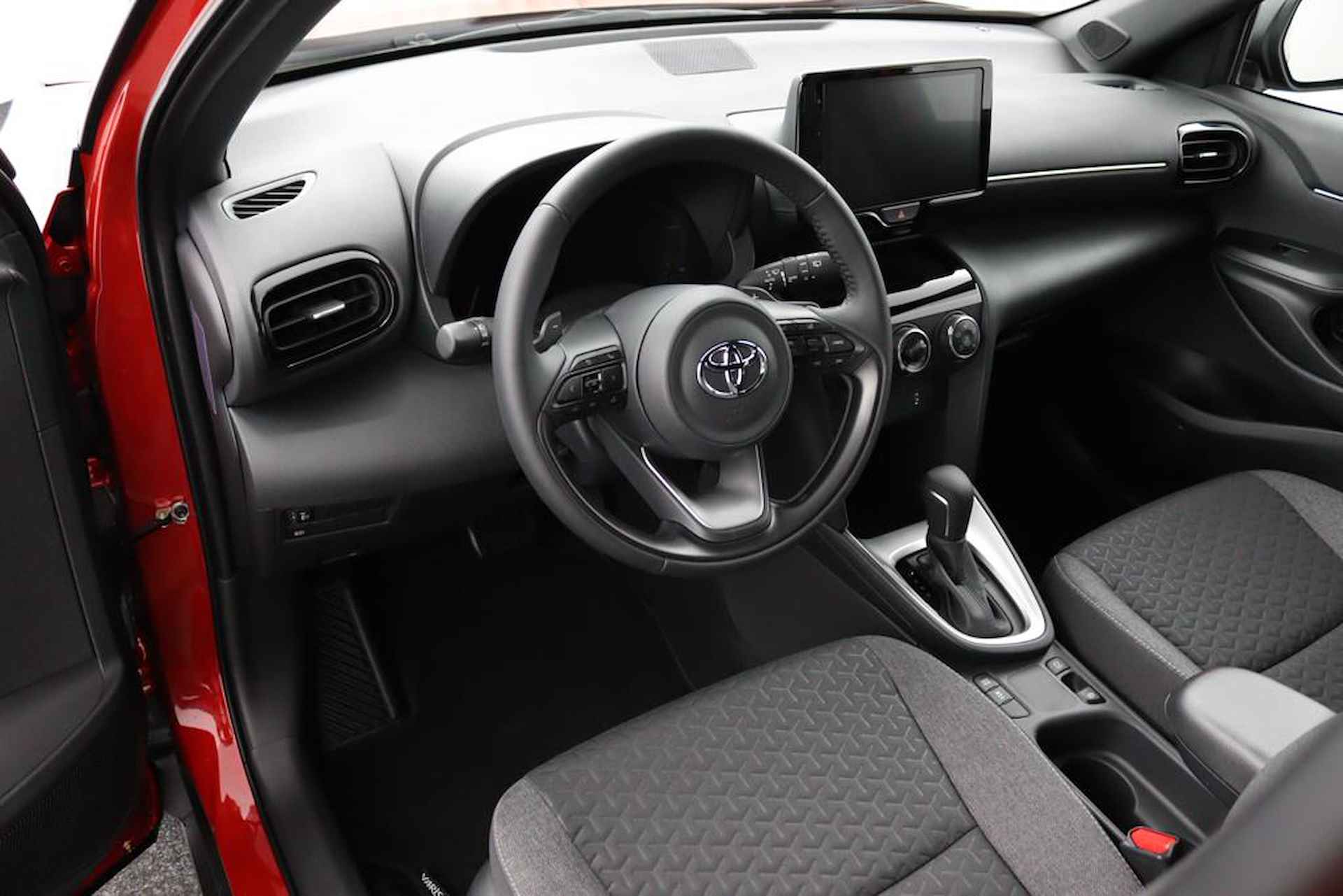 Toyota Yaris Cross 1.5 VVT-I Dynamic Automaat | 10 Jaar Garantie | Direct Leverbaar | Navigatie | Keyless Entry | - 10/49