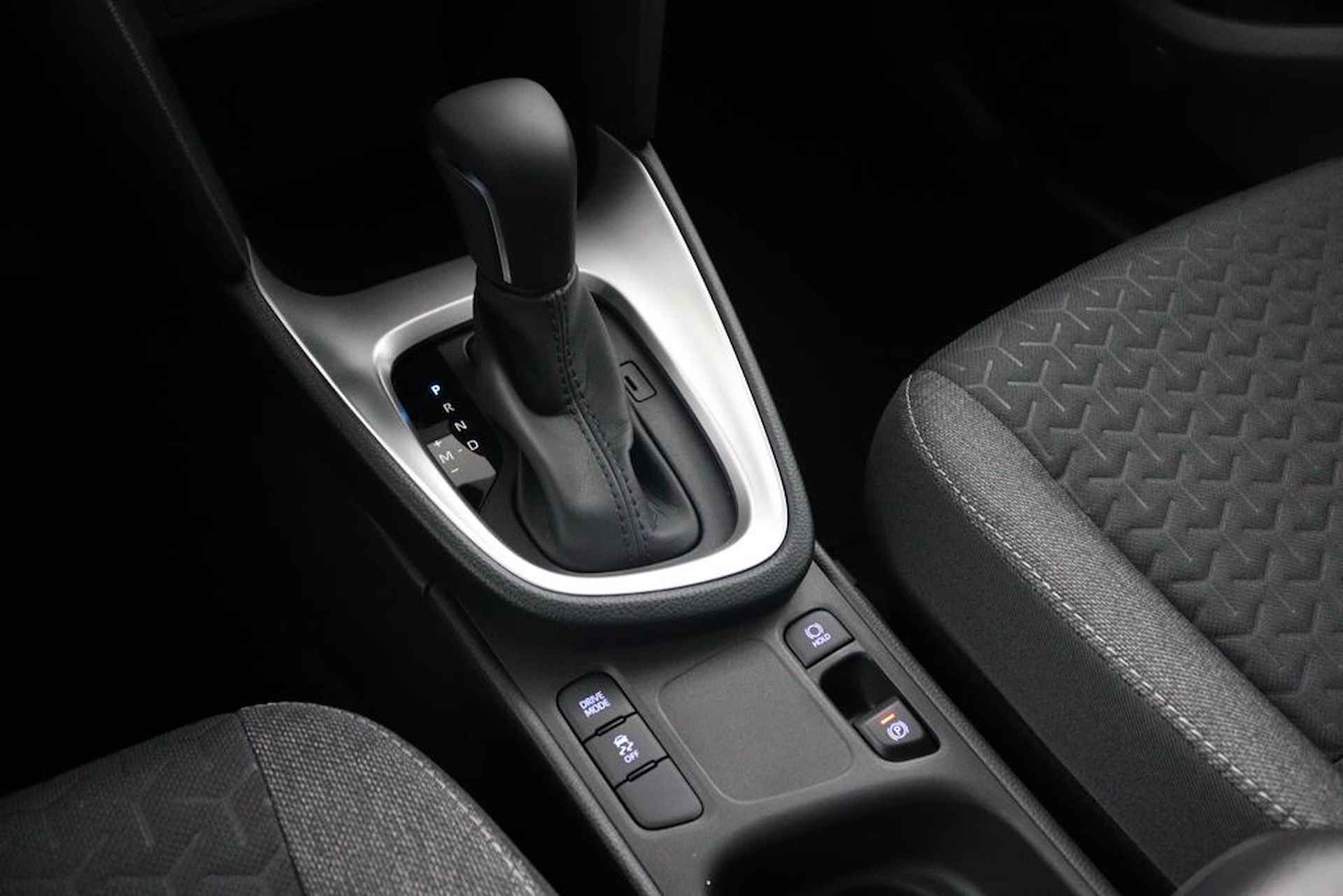 Toyota Yaris Cross 1.5 VVT-I Dynamic Automaat | 10 Jaar Garantie | Direct Leverbaar | Navigatie | Keyless Entry | - 15/49